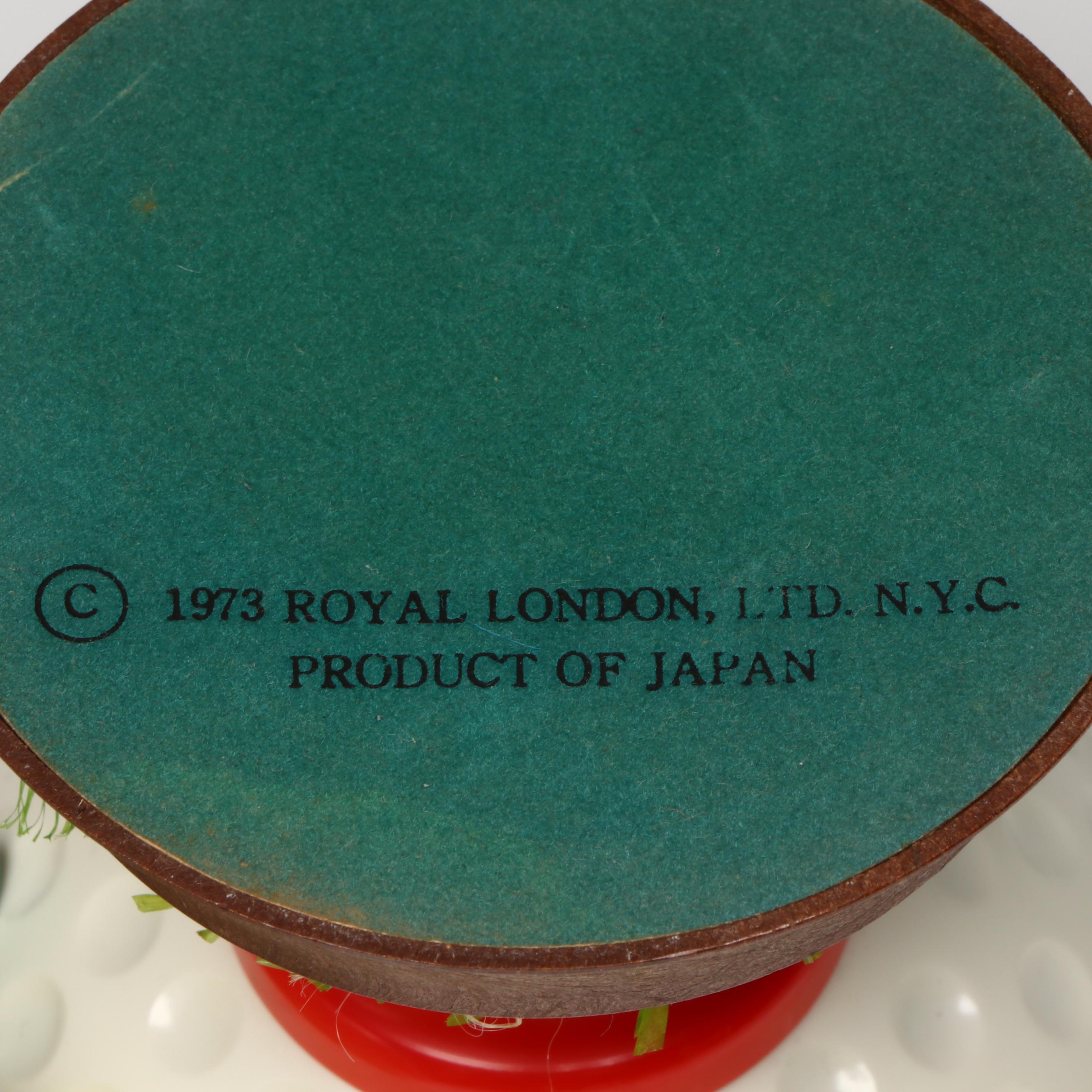 Royal London Cigarette Stand with Ceramic Golf Ball Lighter and Glass Ashtray