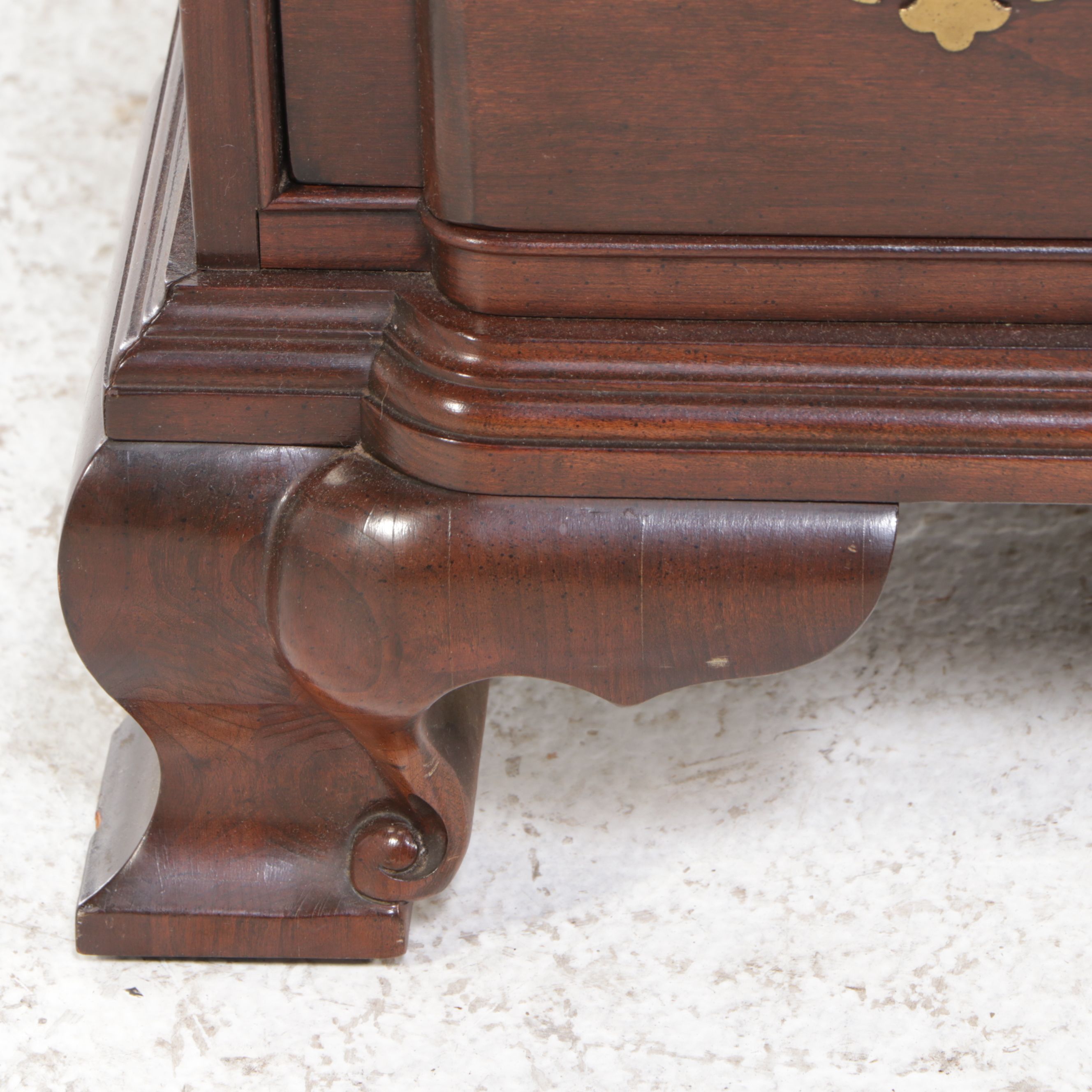 Ethan Allen Chippendale Style Mahogany Bachelor Chest, Late 20th Century