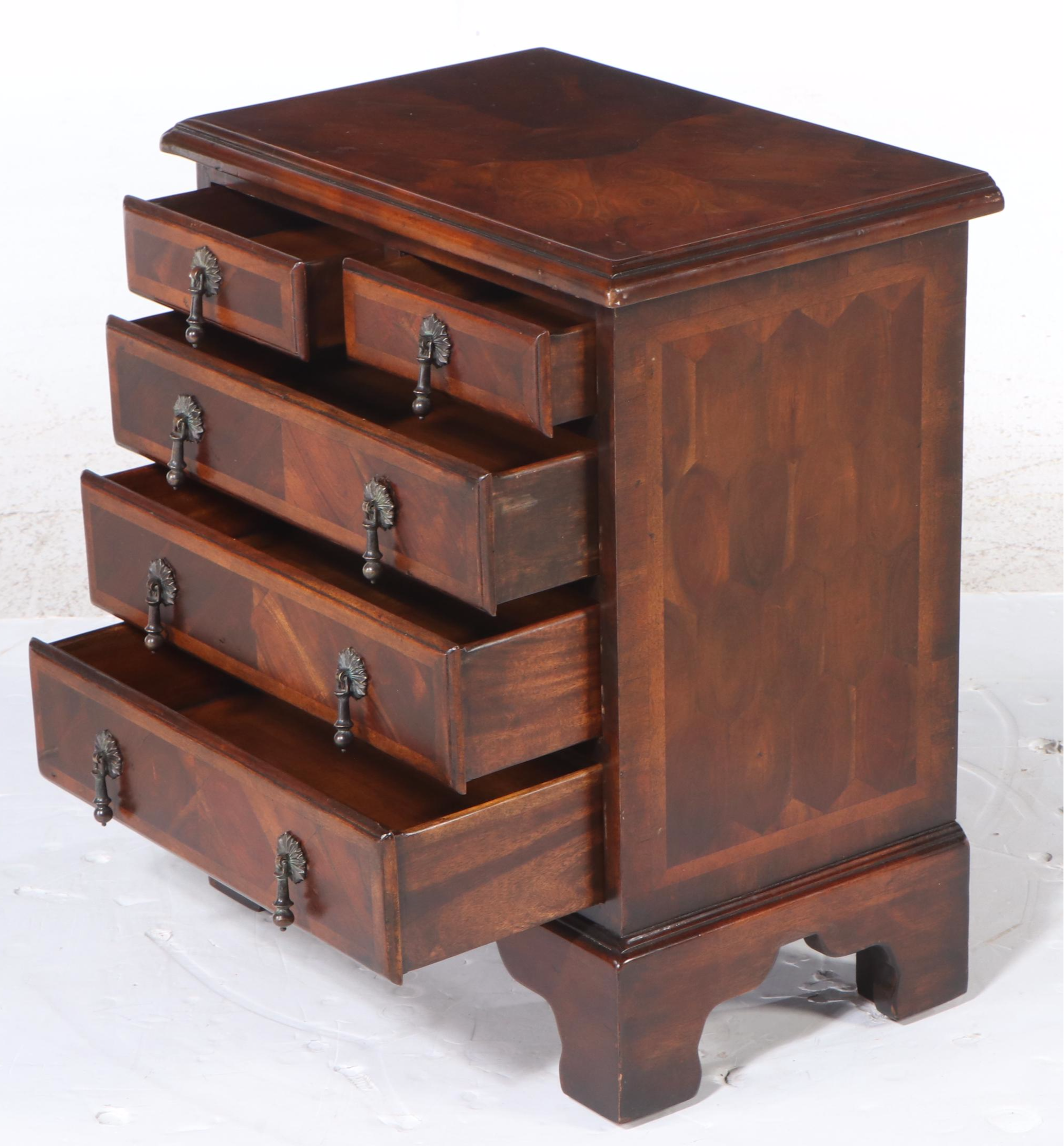 Georgian Style Inlaid Mahogany Chest of Drawers, 20th Century