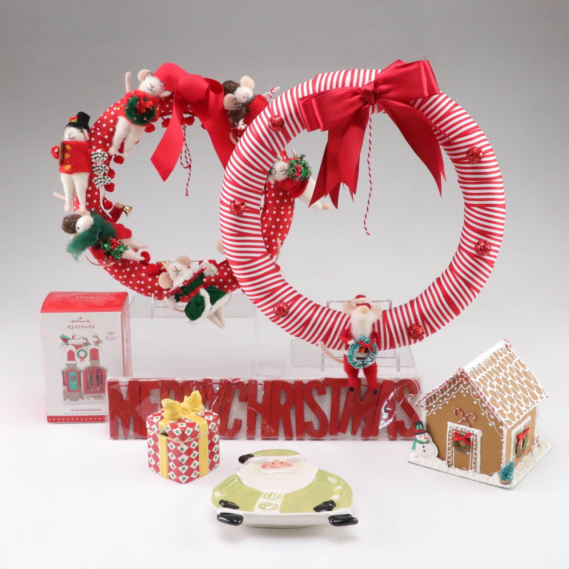 Felt Mouse Christmas Wreaths with Santa Plate, Decorative Boxes & More Decor