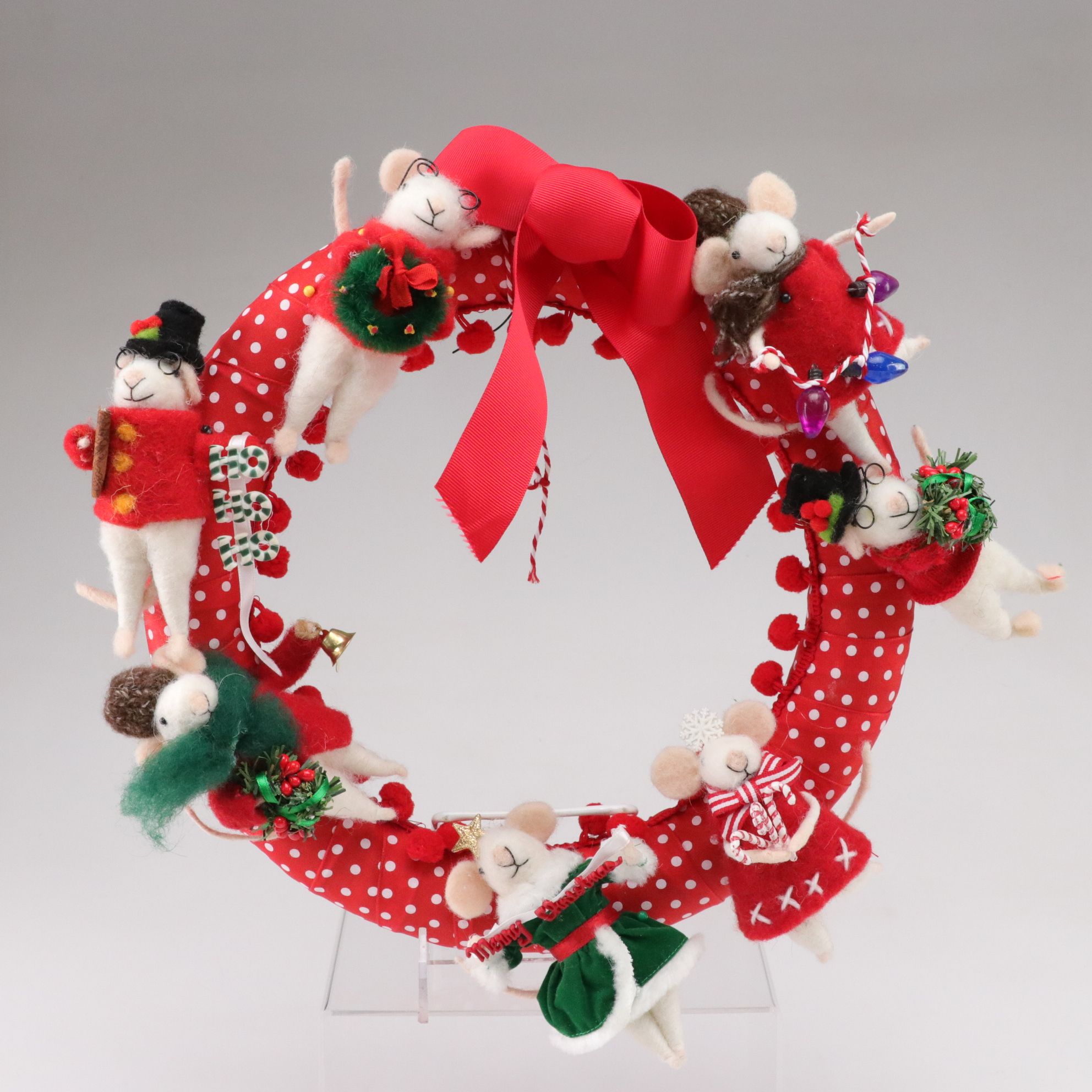 Felt Mouse Christmas Wreaths with Santa Plate, Decorative Boxes & More Decor