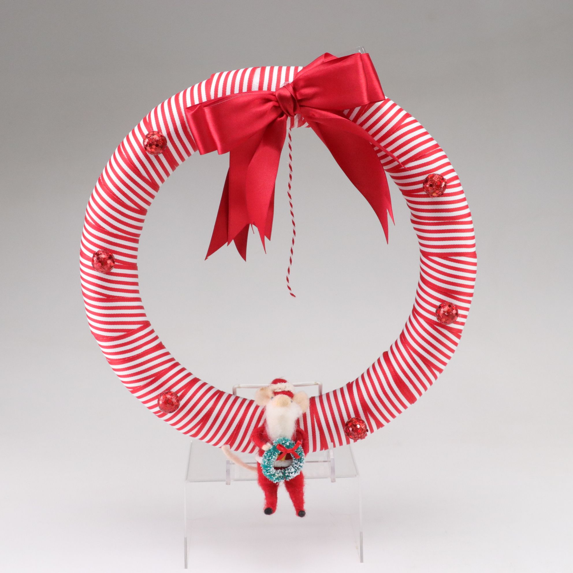 Felt Mouse Christmas Wreaths with Santa Plate, Decorative Boxes & More Decor