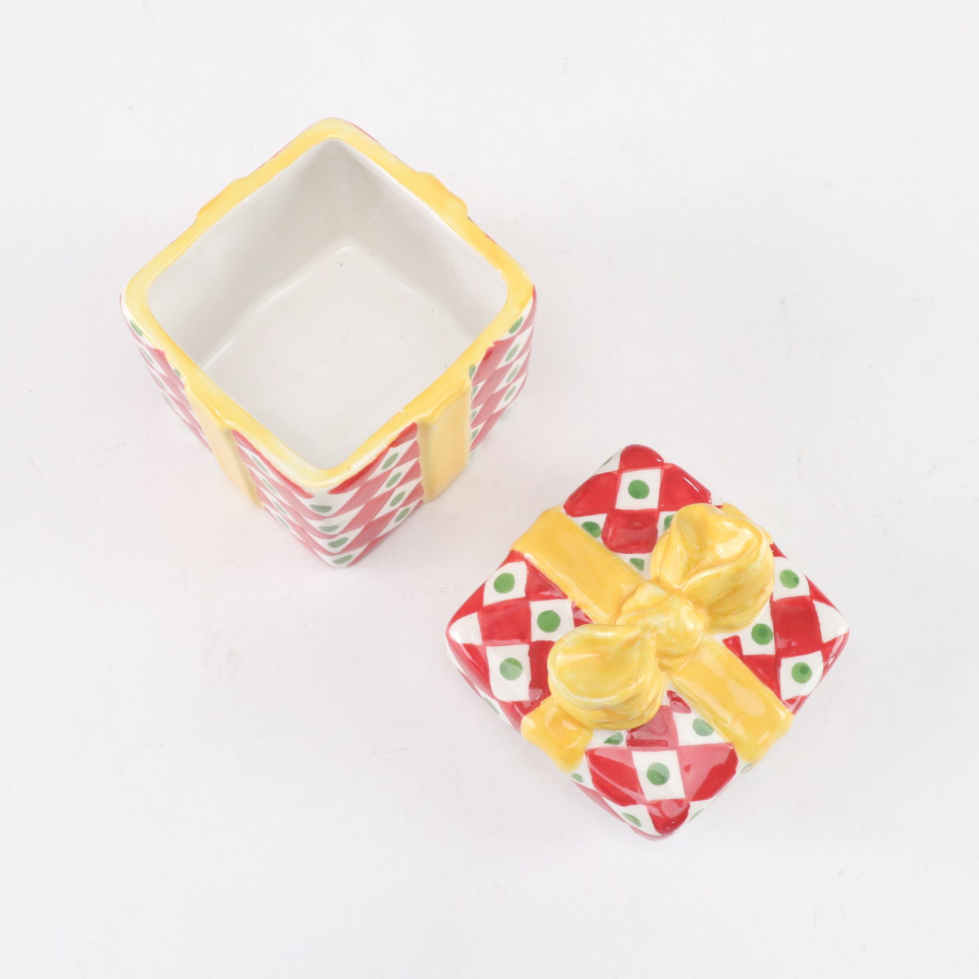 Felt Mouse Christmas Wreaths with Santa Plate, Decorative Boxes & More Decor