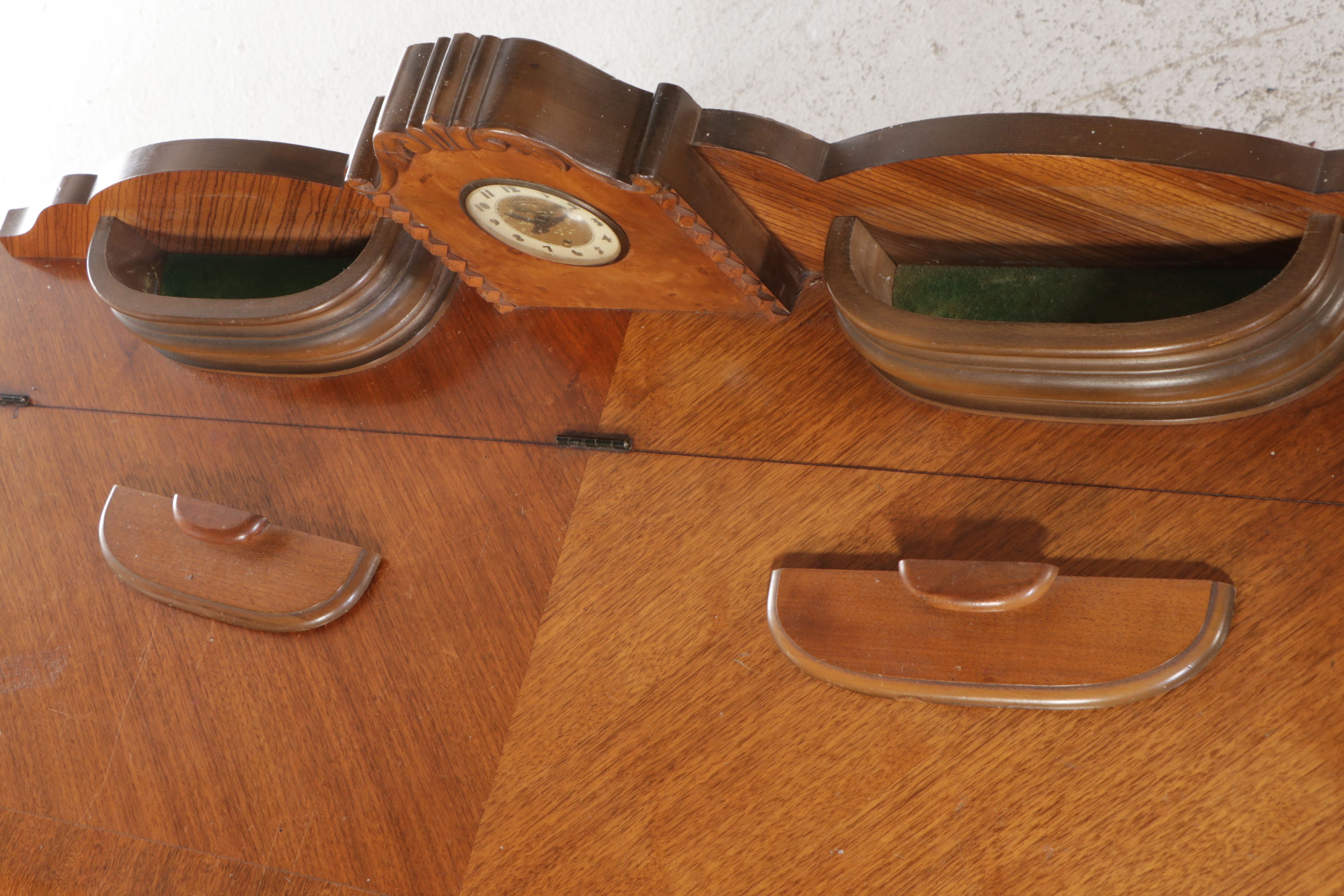 Lane Art Deco Style Burl and Walnut Waterfall Front Cedar Lined Chest