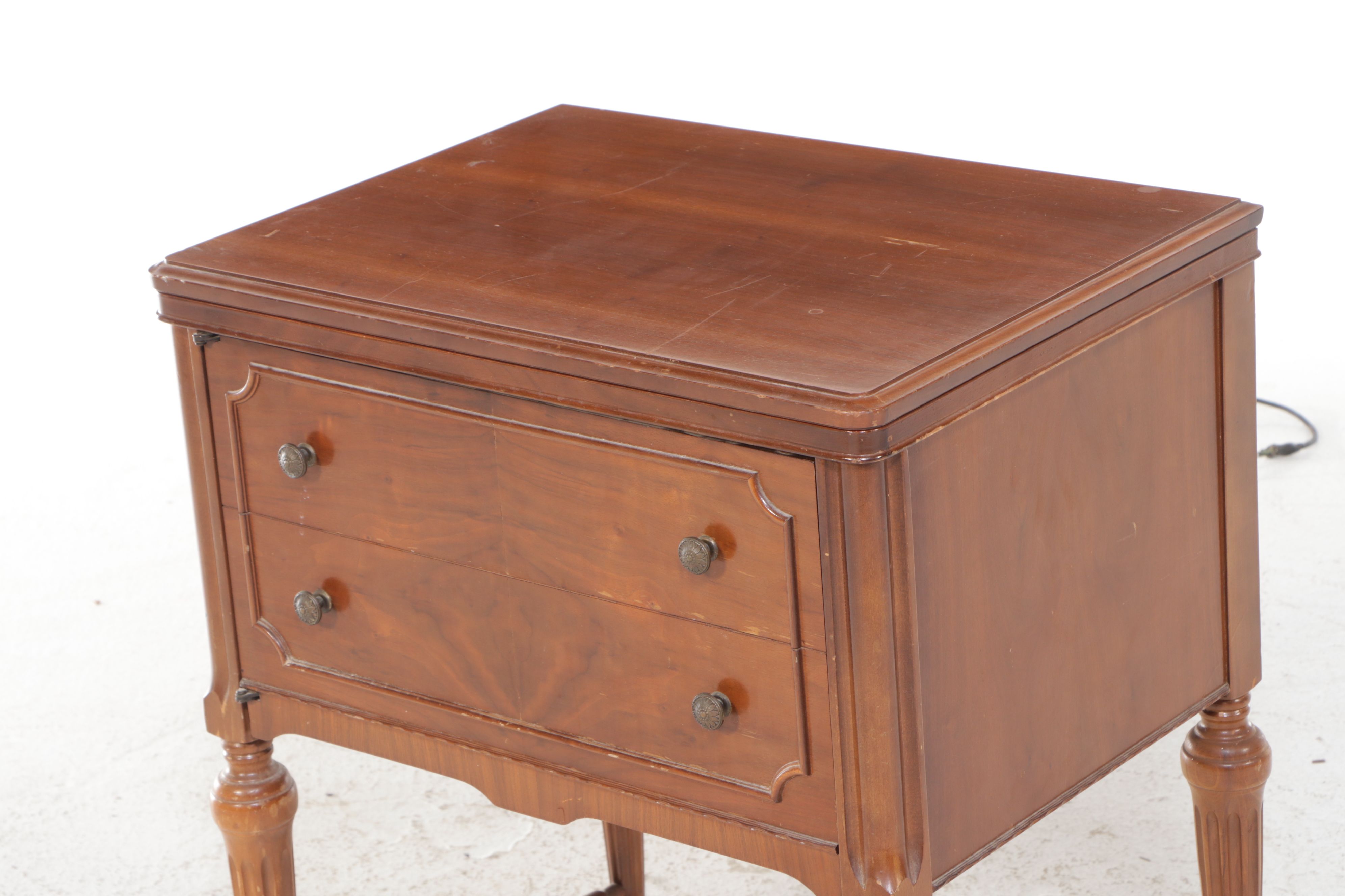 White Sewing Machine and Mahogany Veneer Sewing Machine Table