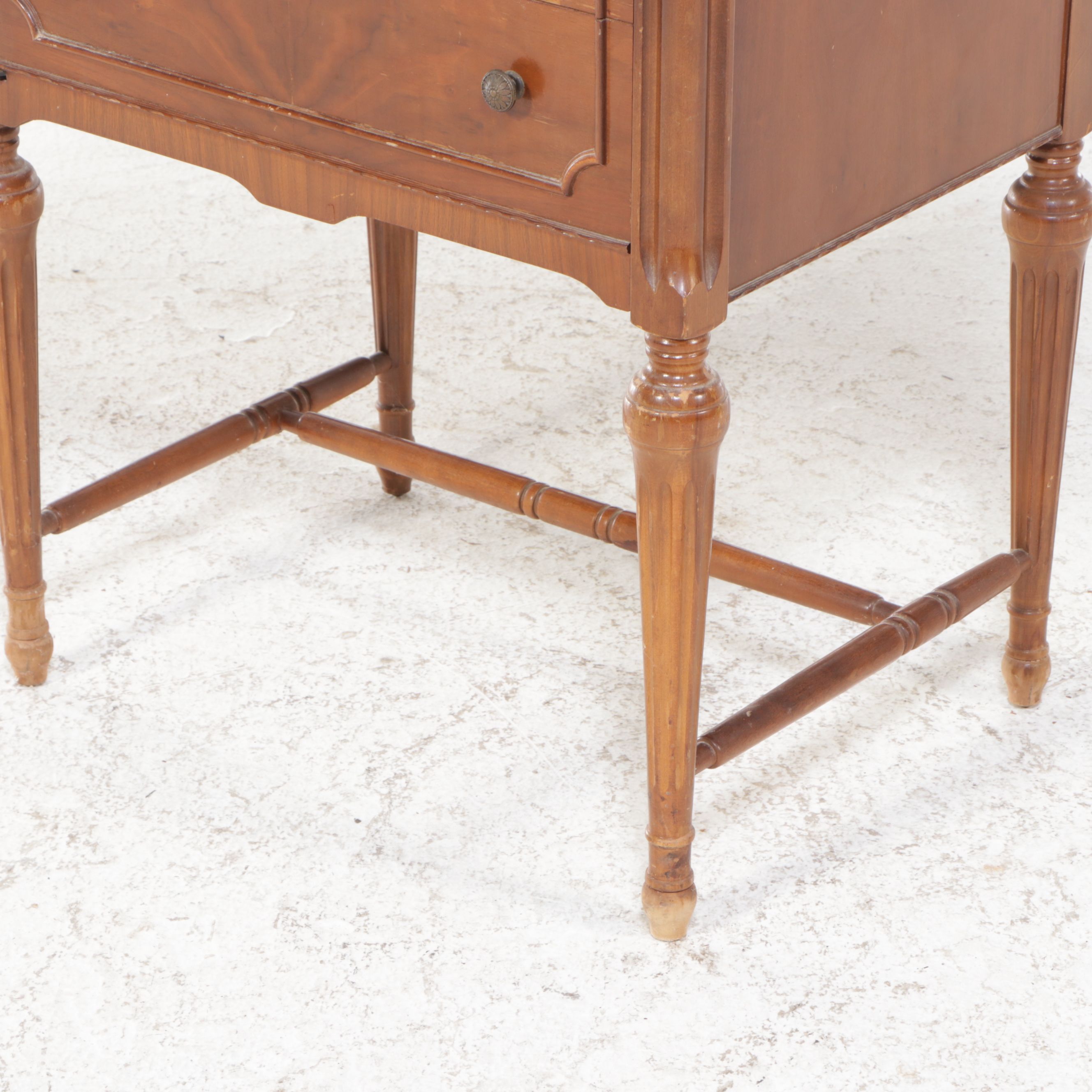 White Sewing Machine and Mahogany Veneer Sewing Machine Table