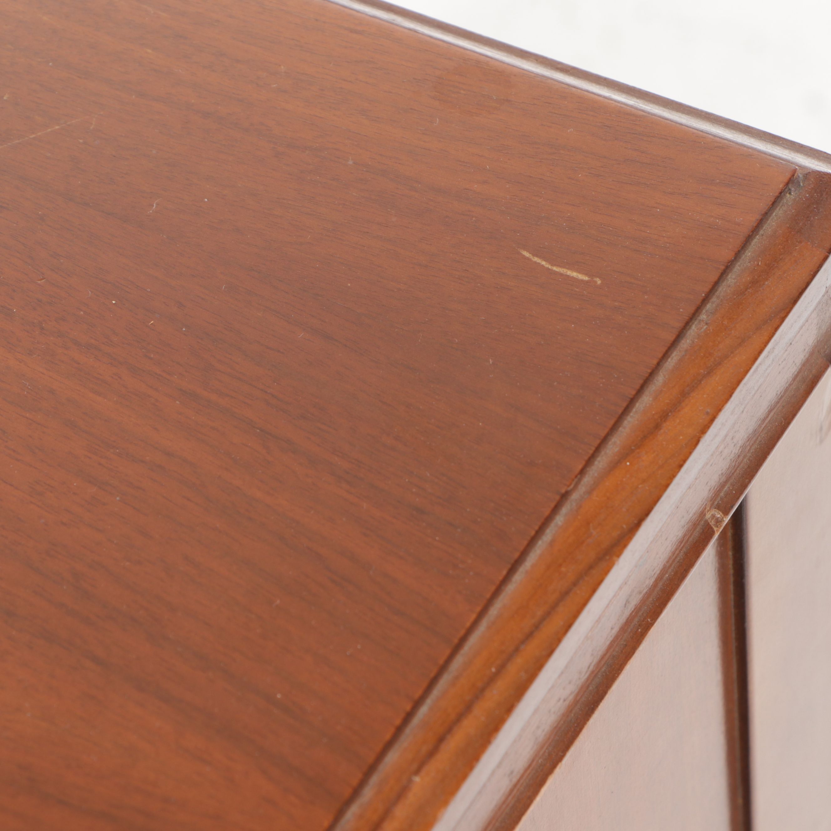 White Sewing Machine and Mahogany Veneer Sewing Machine Table