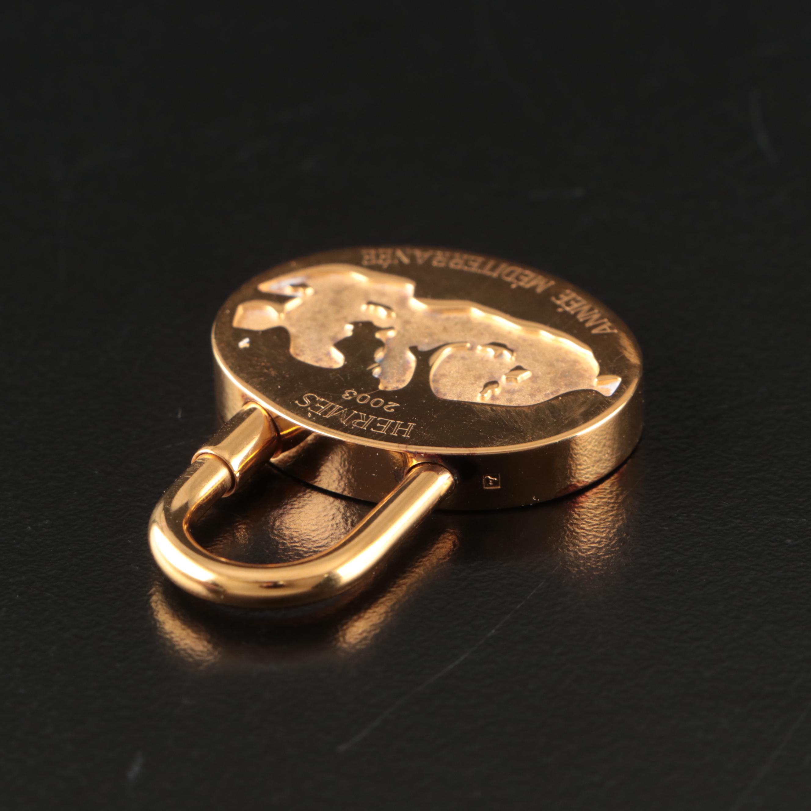 Hermès Gold Plate 2003 Année Méditerranée Cadena Lock Charm
