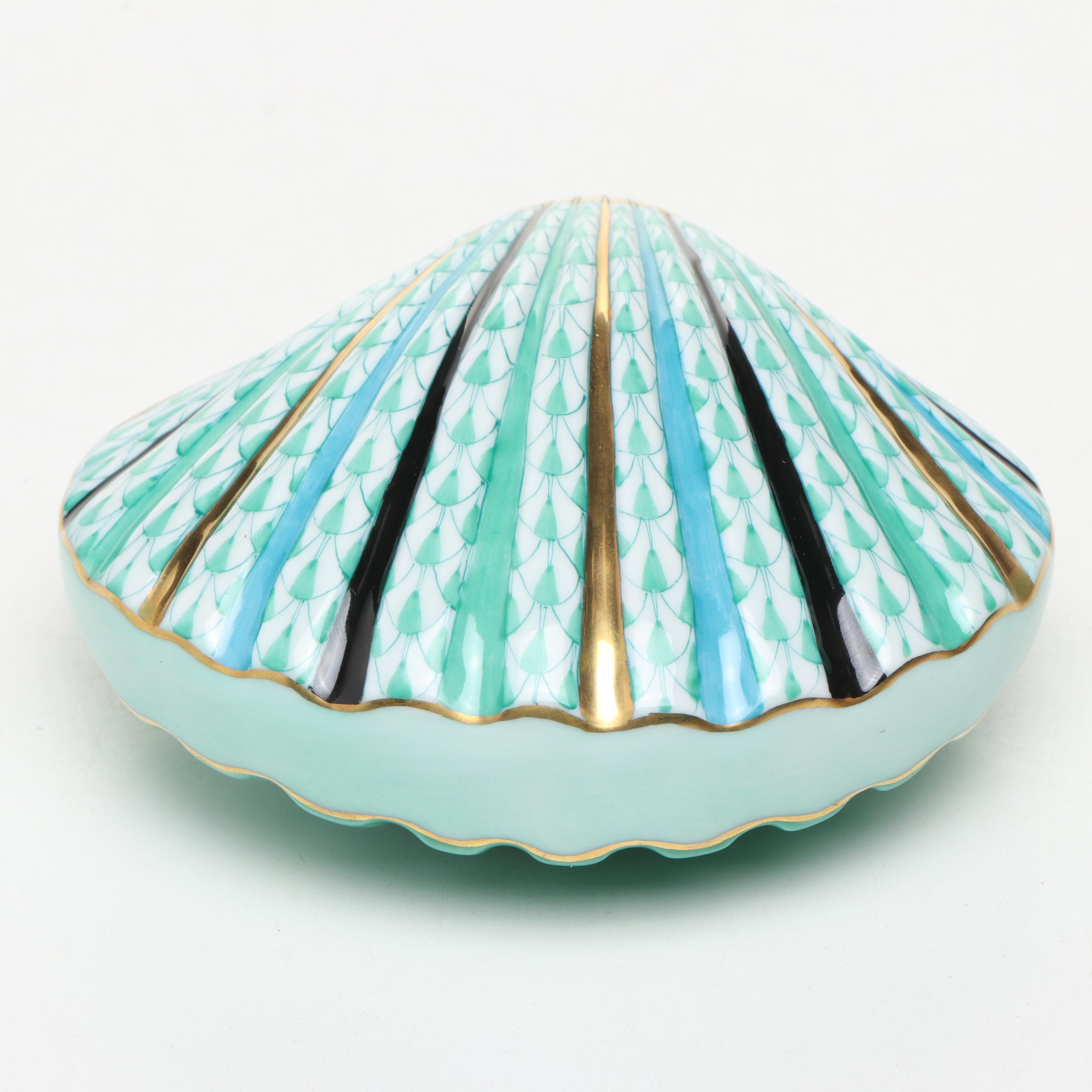 Herend Green Fishnet with Gold "Scallop Shell" Porcelain Figurine, 1997