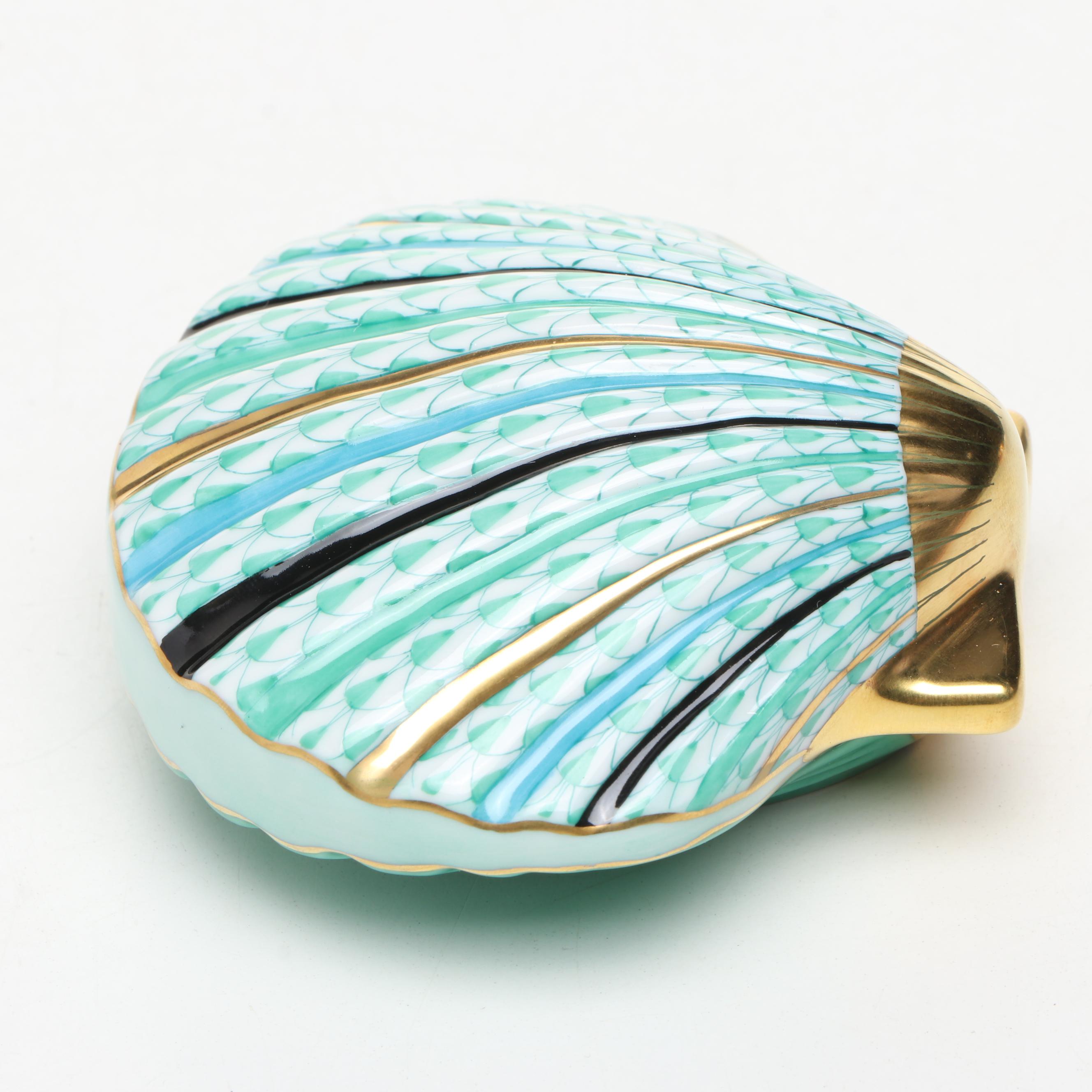 Herend Green Fishnet with Gold "Scallop Shell" Porcelain Figurine, 1997