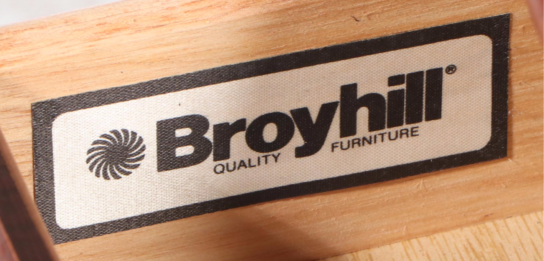 Pair of Broyhill Queen Anne Style Mahogany End Table