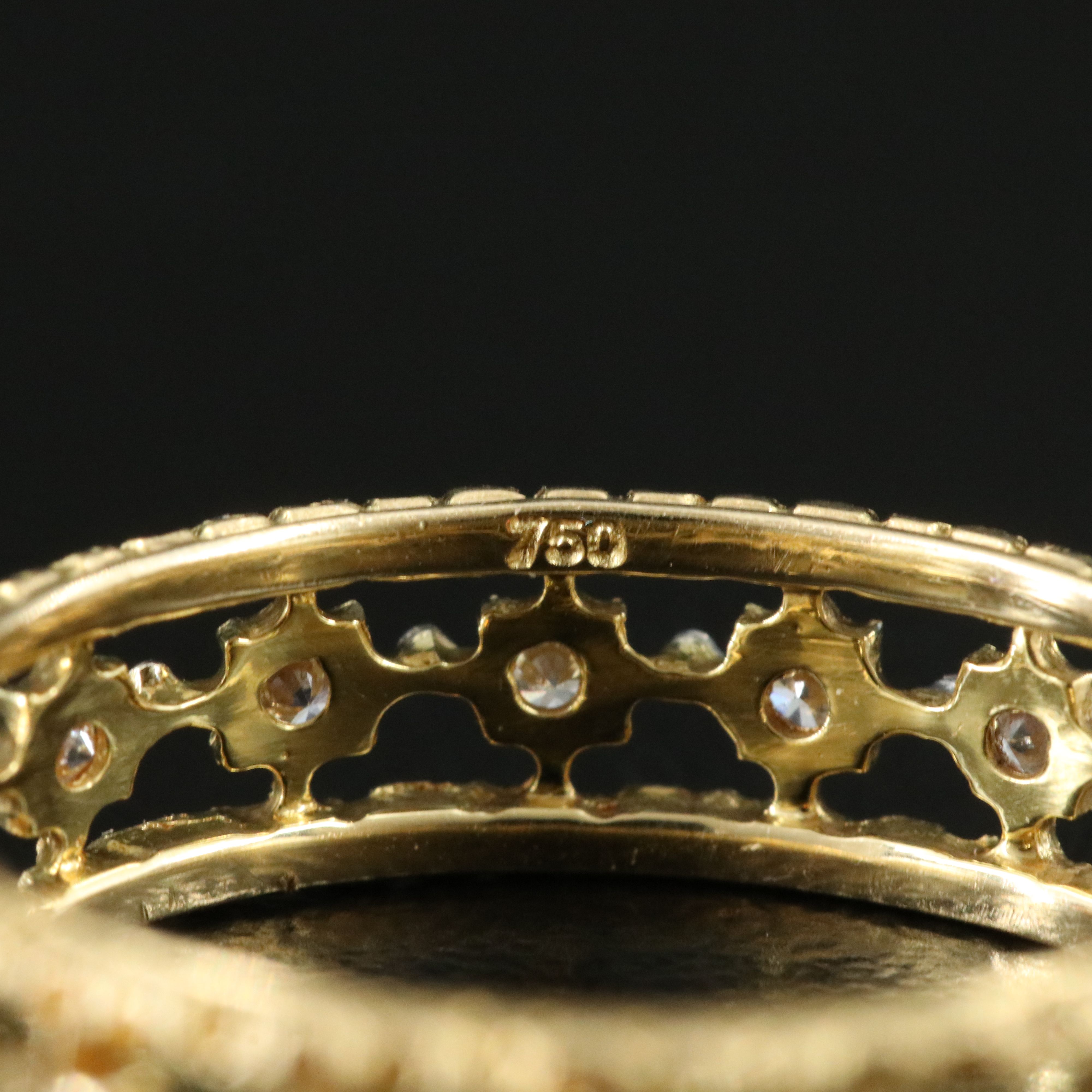 18K 0.25 CTW Diamond Star Band