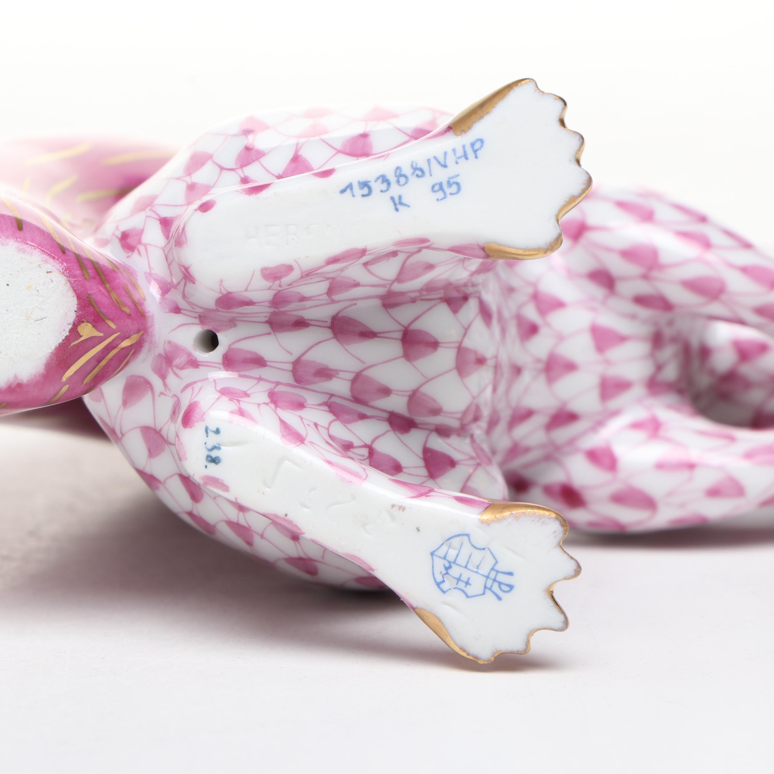 Herend Raspberry Fishnet with Gold "Squirrel" Porcelain Figurine, 1995