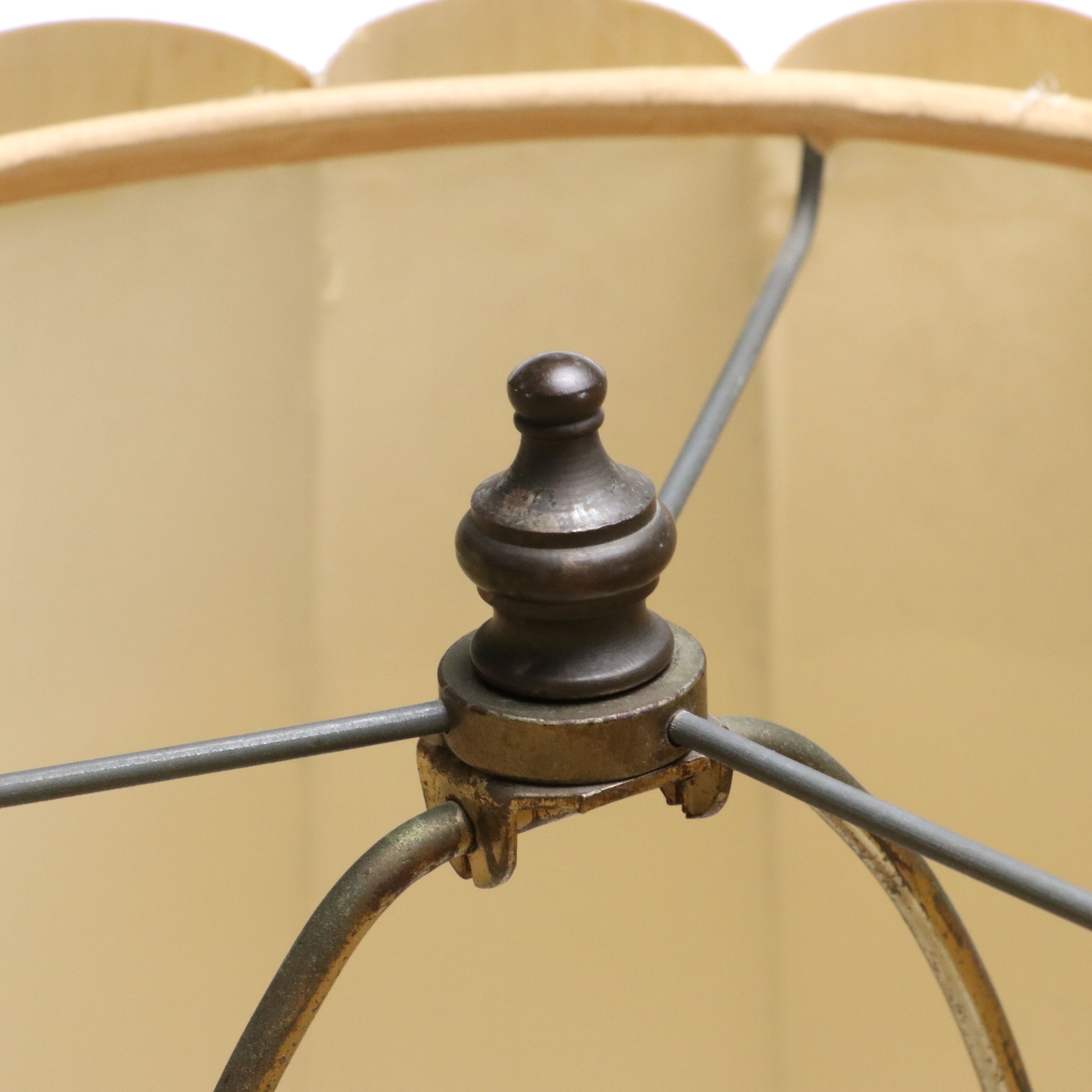 Satsuma Style Porcelain Ginger Jar Table Lamp with Scalloped Shade