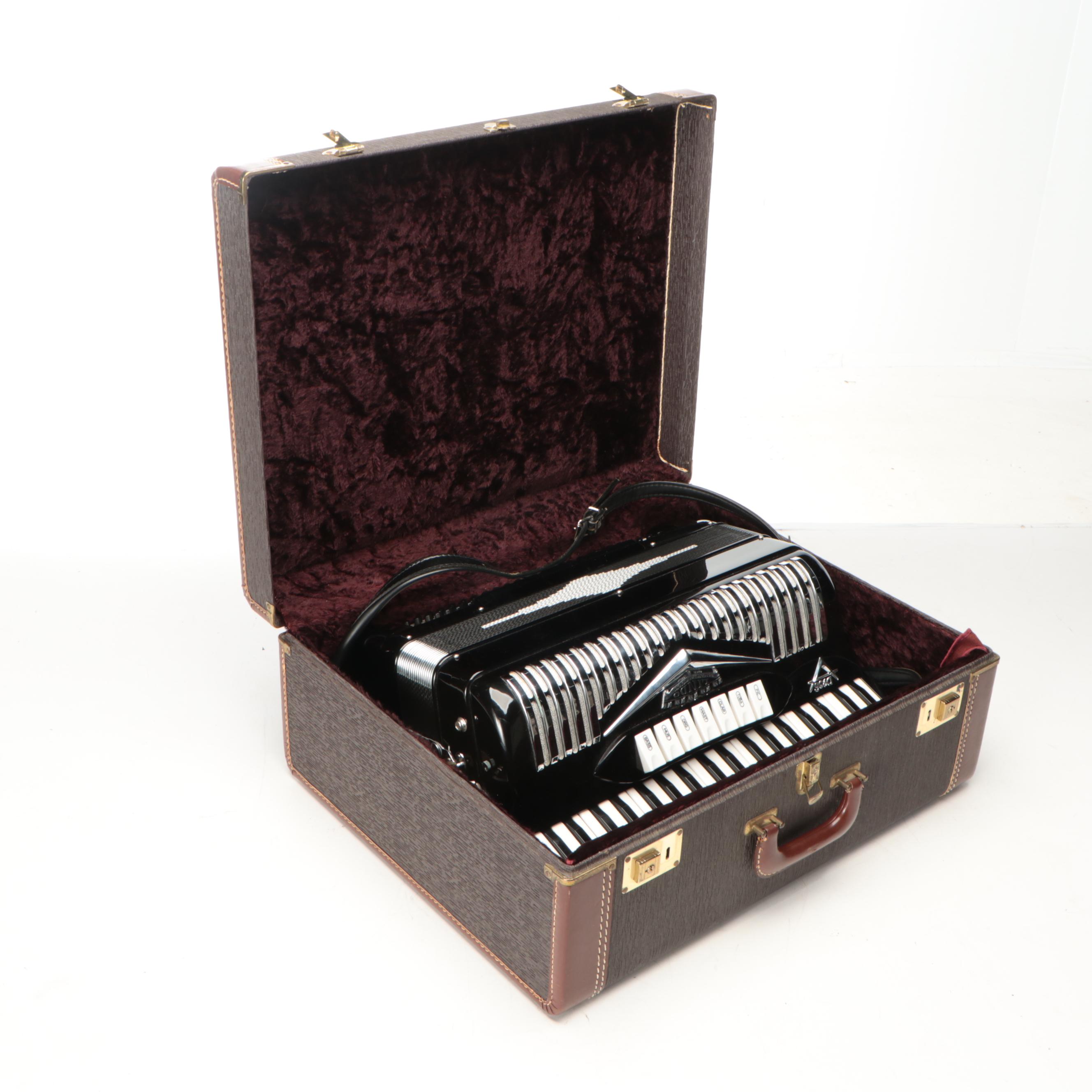 Lindo D95S Piano Accordion with Case