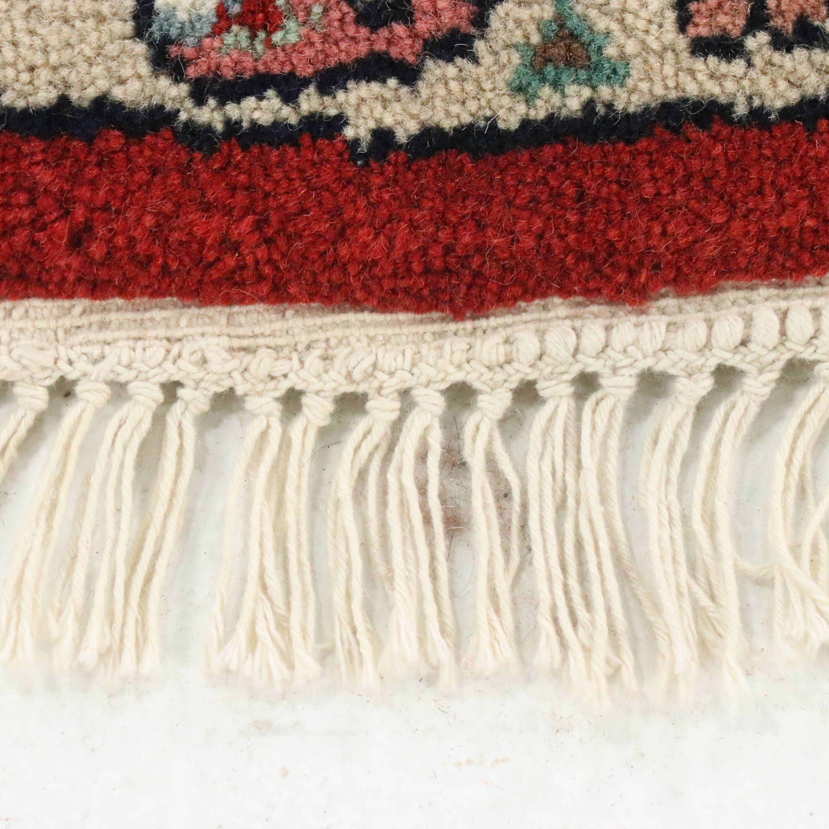 6'4 Round Hand-Knotted Indian Agra Area Rug