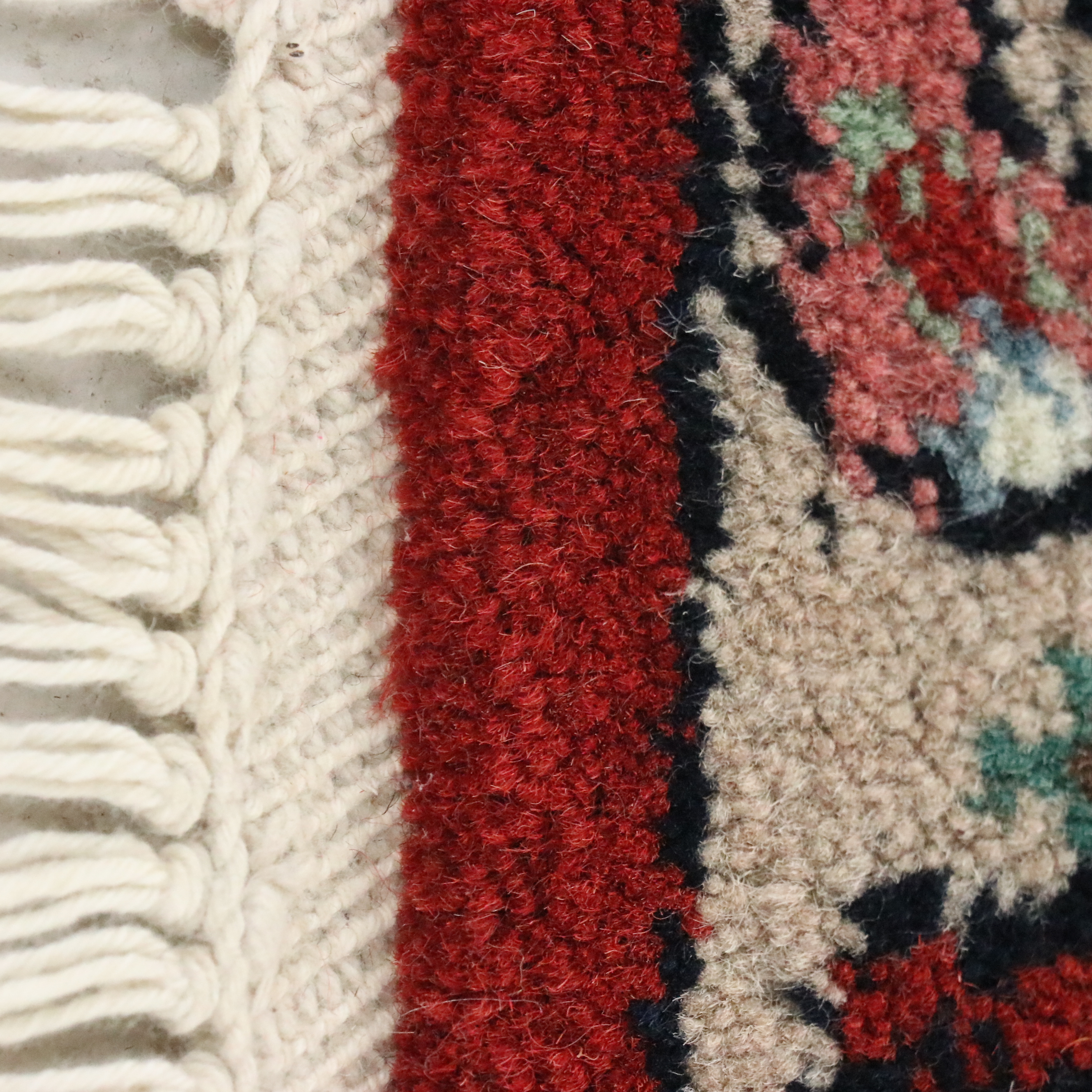 6'4 Round Hand-Knotted Indian Agra Area Rug