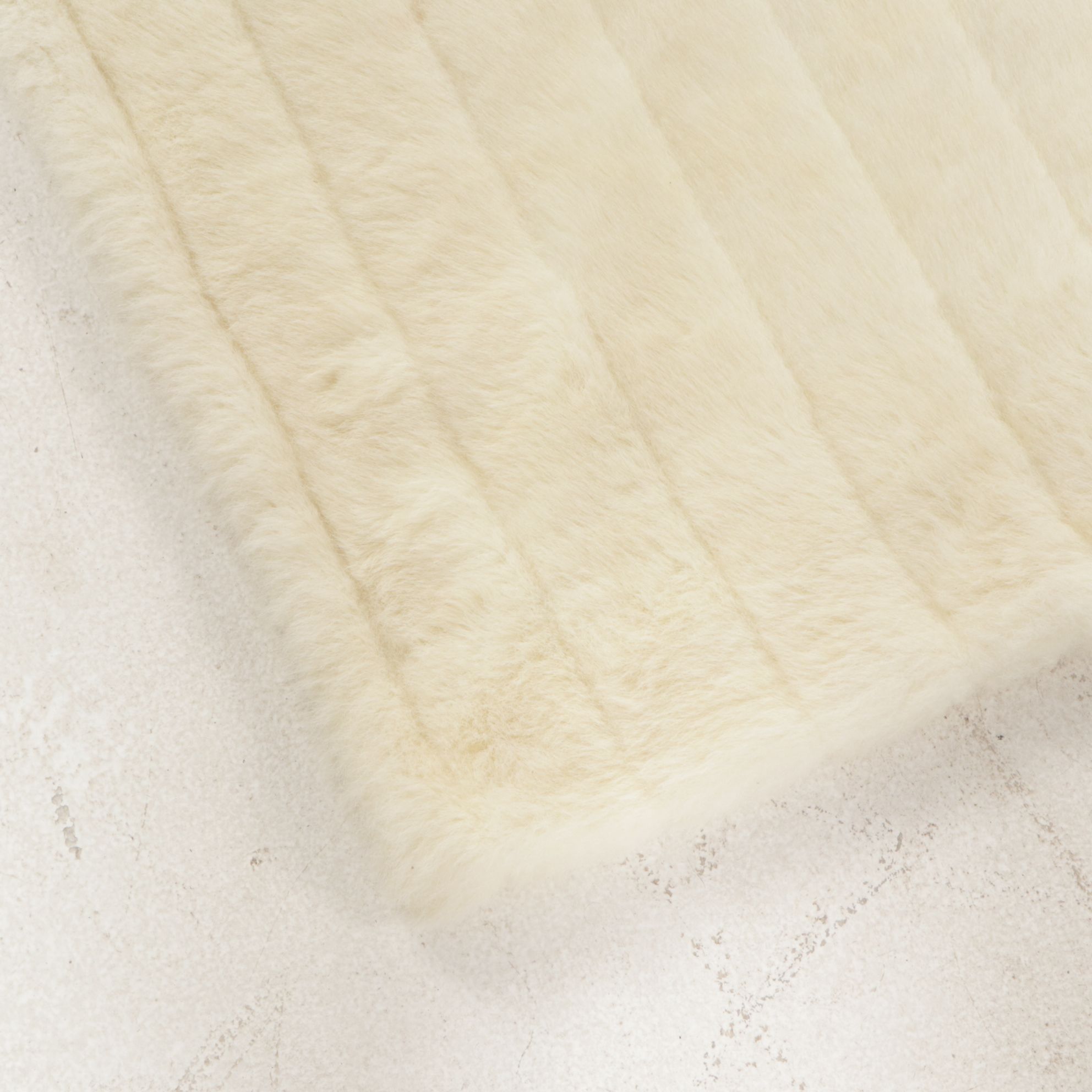 Donna Salyers Fabulous Furs and Bella Lux Faux Fur Blankets