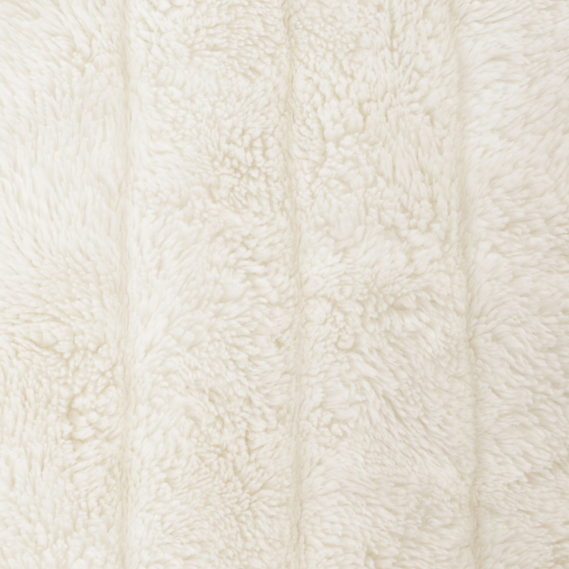 Donna Salyers Fabulous Furs and Bella Lux Faux Fur Blankets