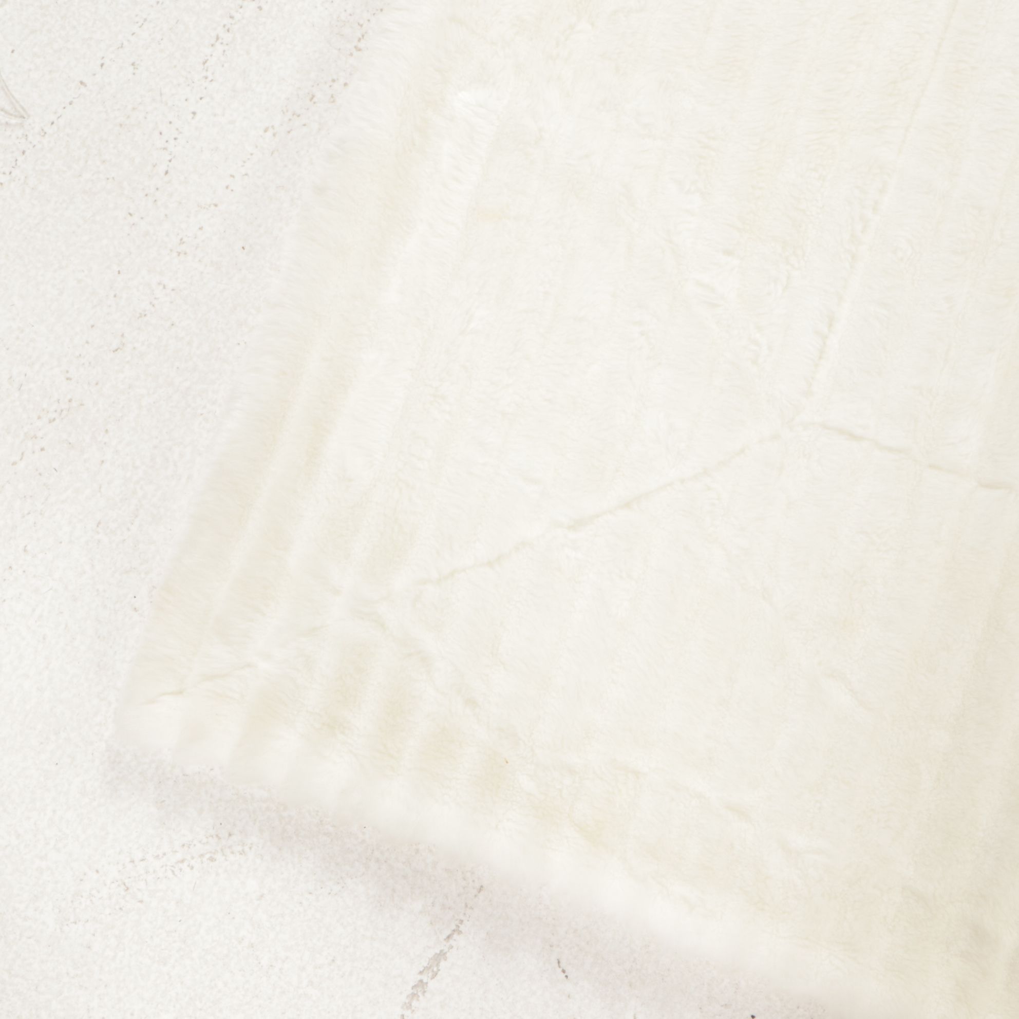 Vanity Living Ivory Faux Fur Throw Blanket