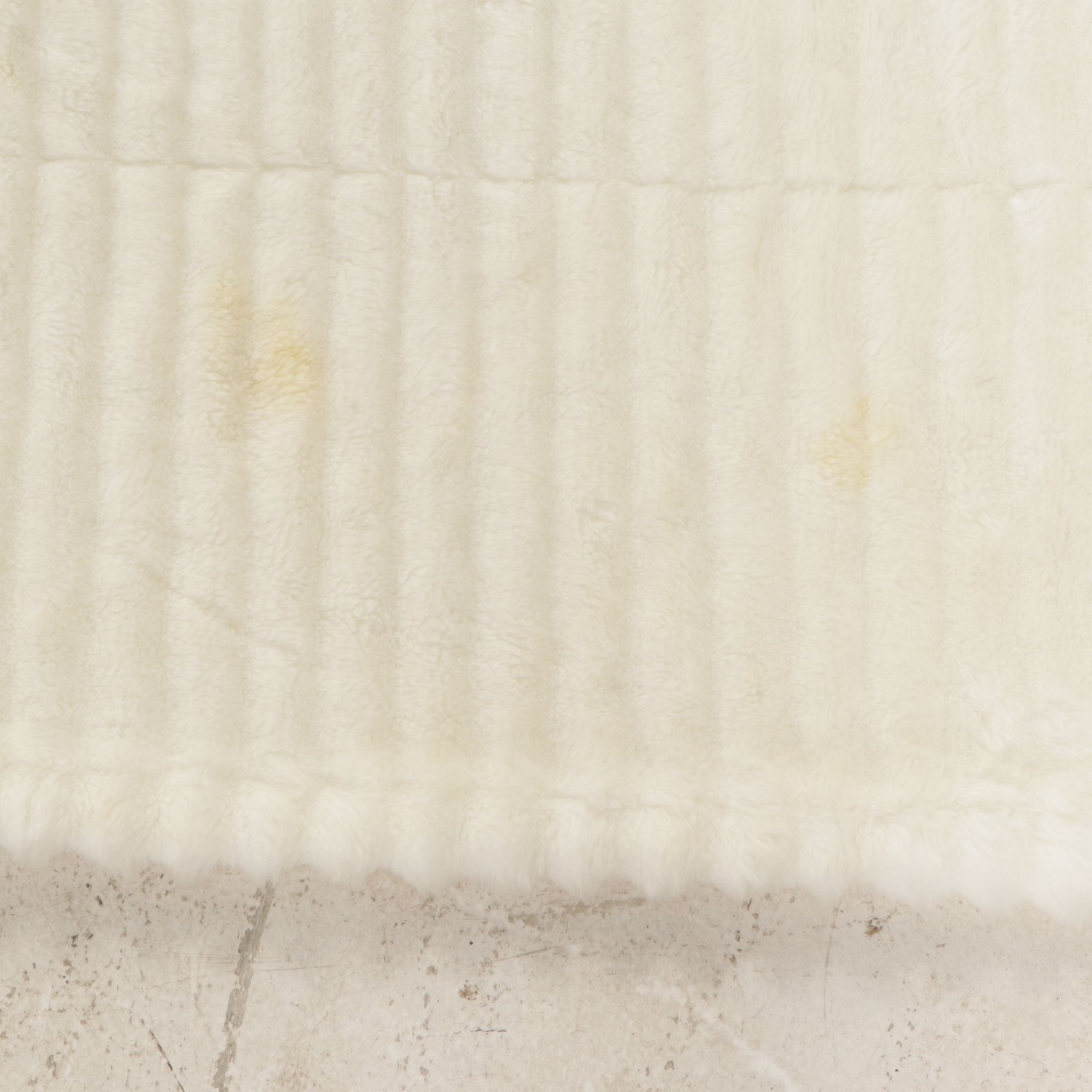 Vanity Living Ivory Faux Fur Throw Blanket