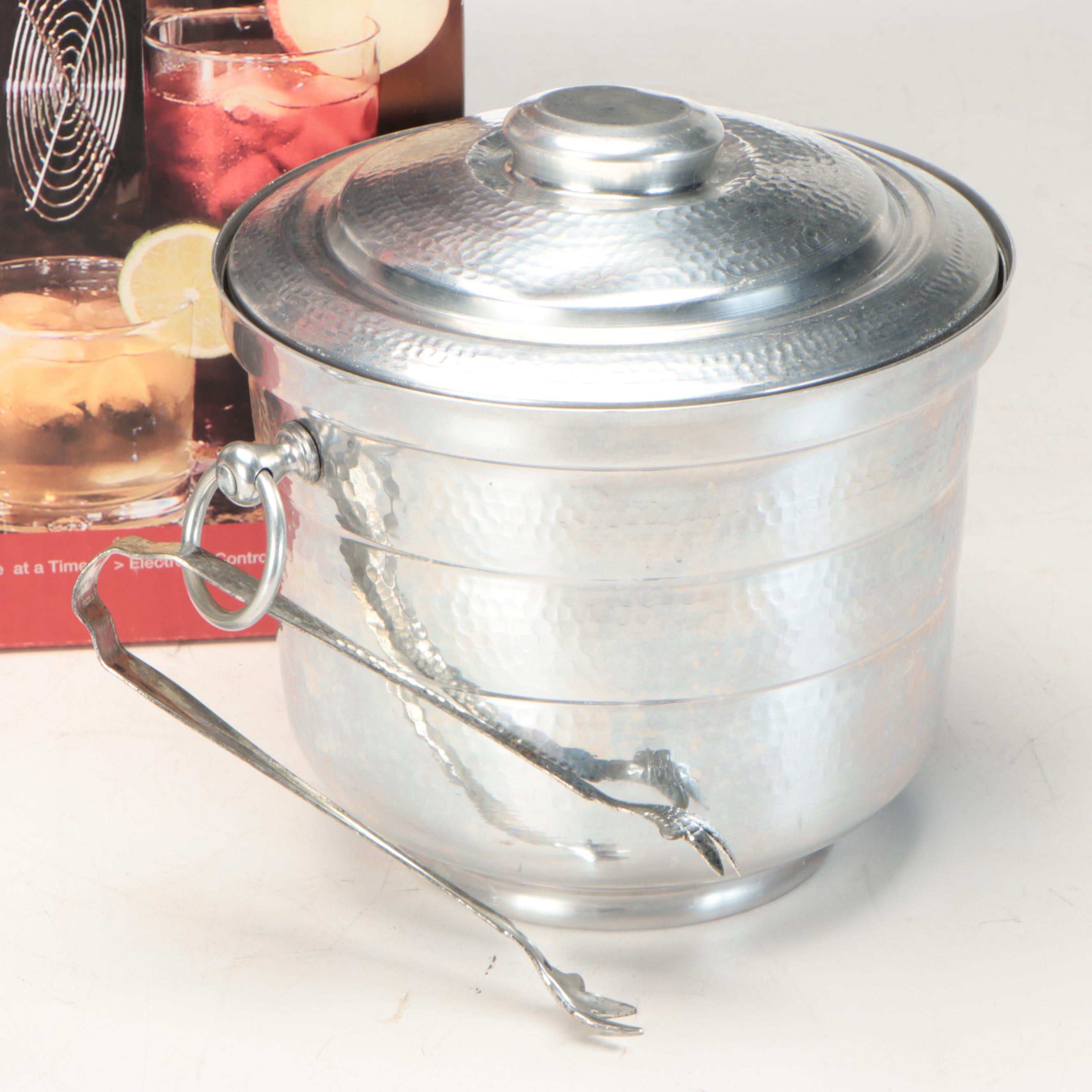 Igloo Counter Top Ice Maker with Gailstyn Metal Ice Bucket