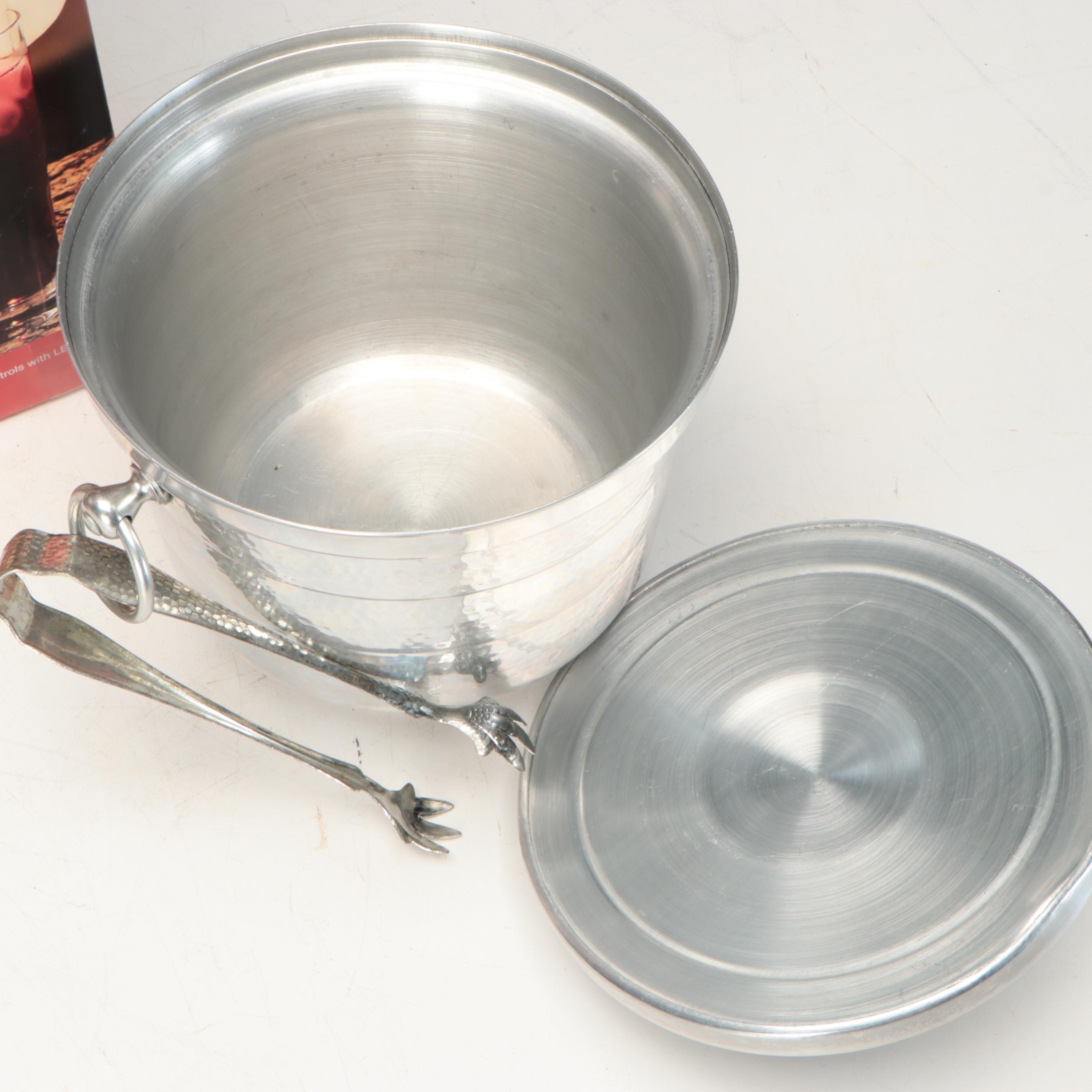 Igloo Counter Top Ice Maker with Gailstyn Metal Ice Bucket