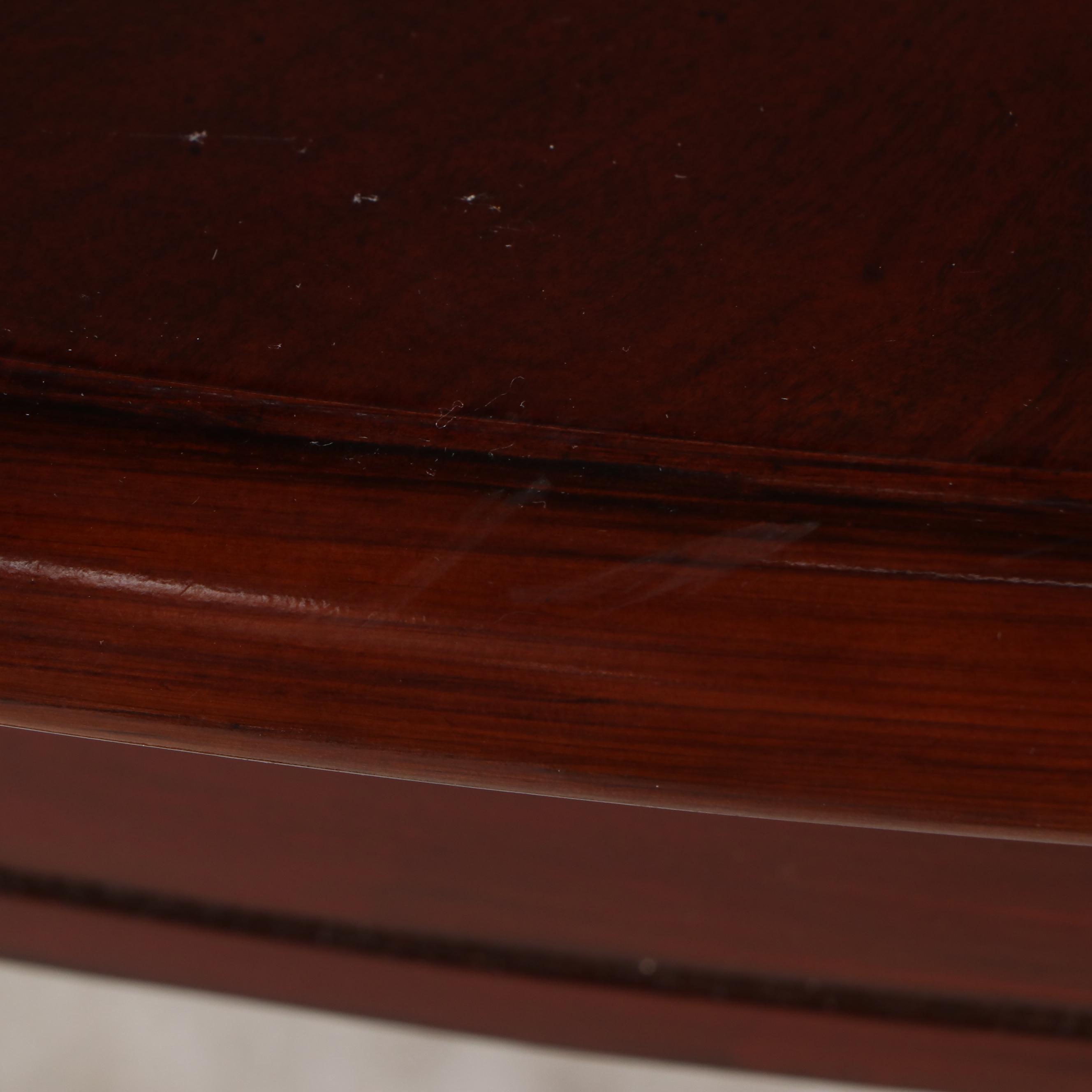 Universal Furniture Queen Anne Style Mahogany Dining Set