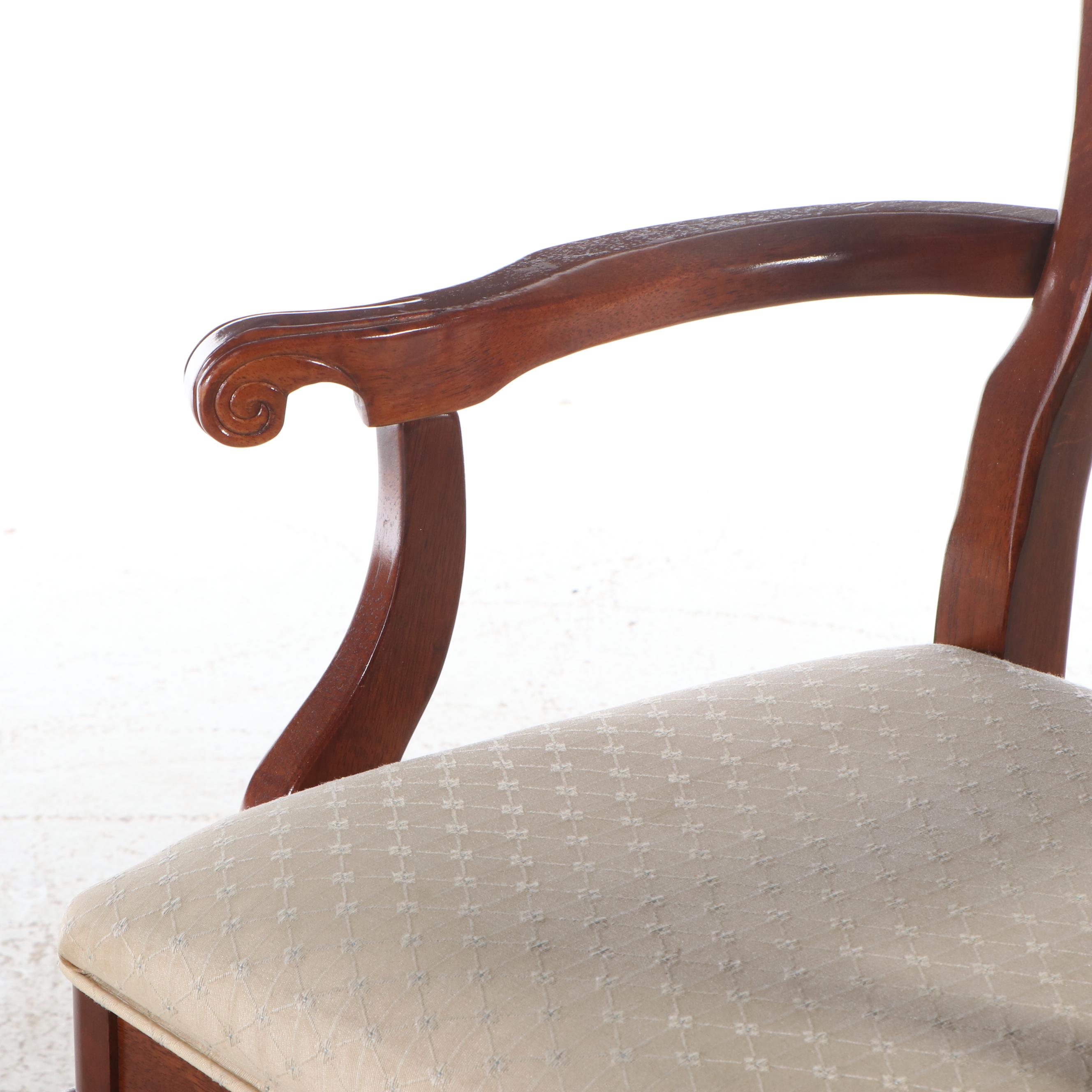 Universal Furniture Queen Anne Style Mahogany Dining Set