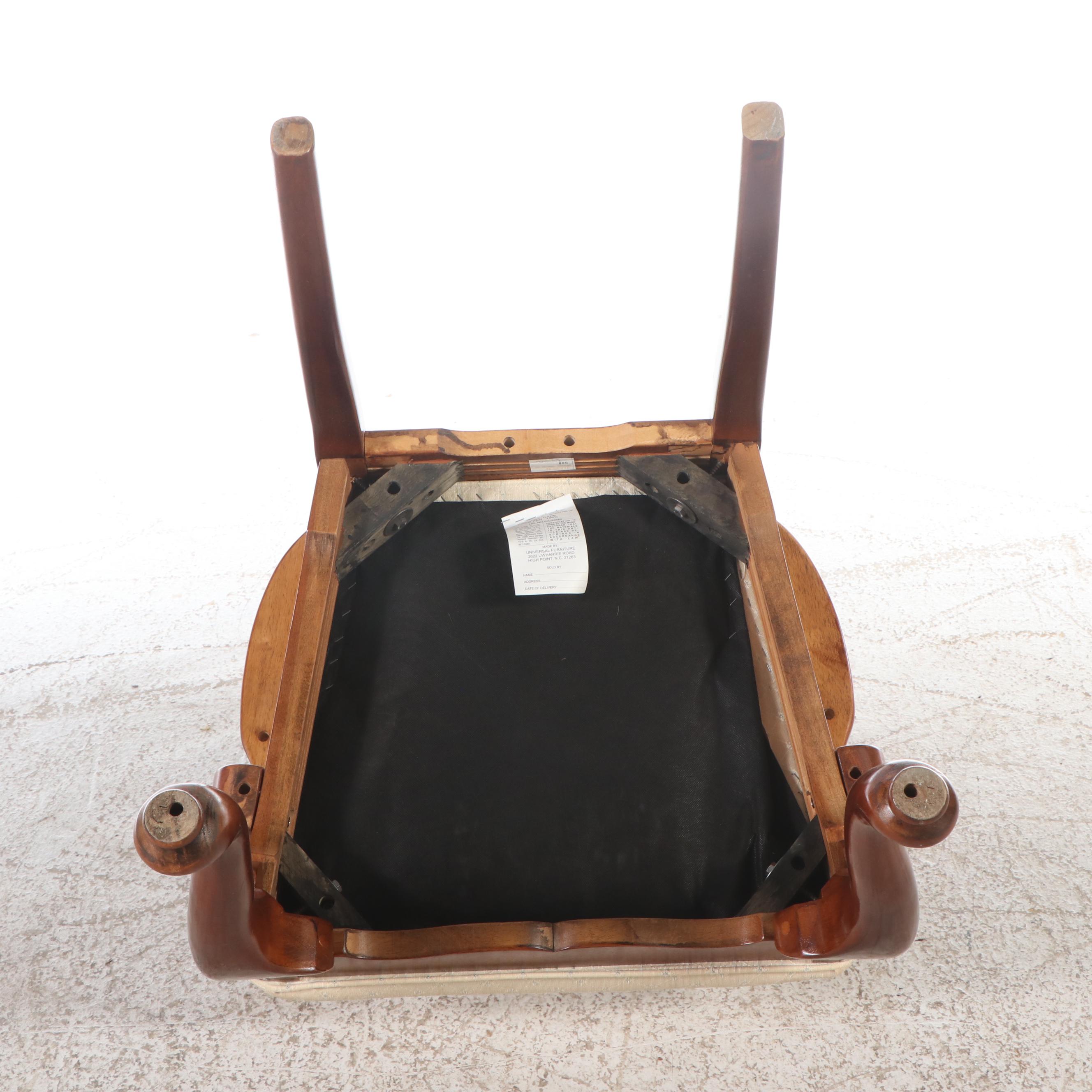 Universal Furniture Queen Anne Style Mahogany Dining Set