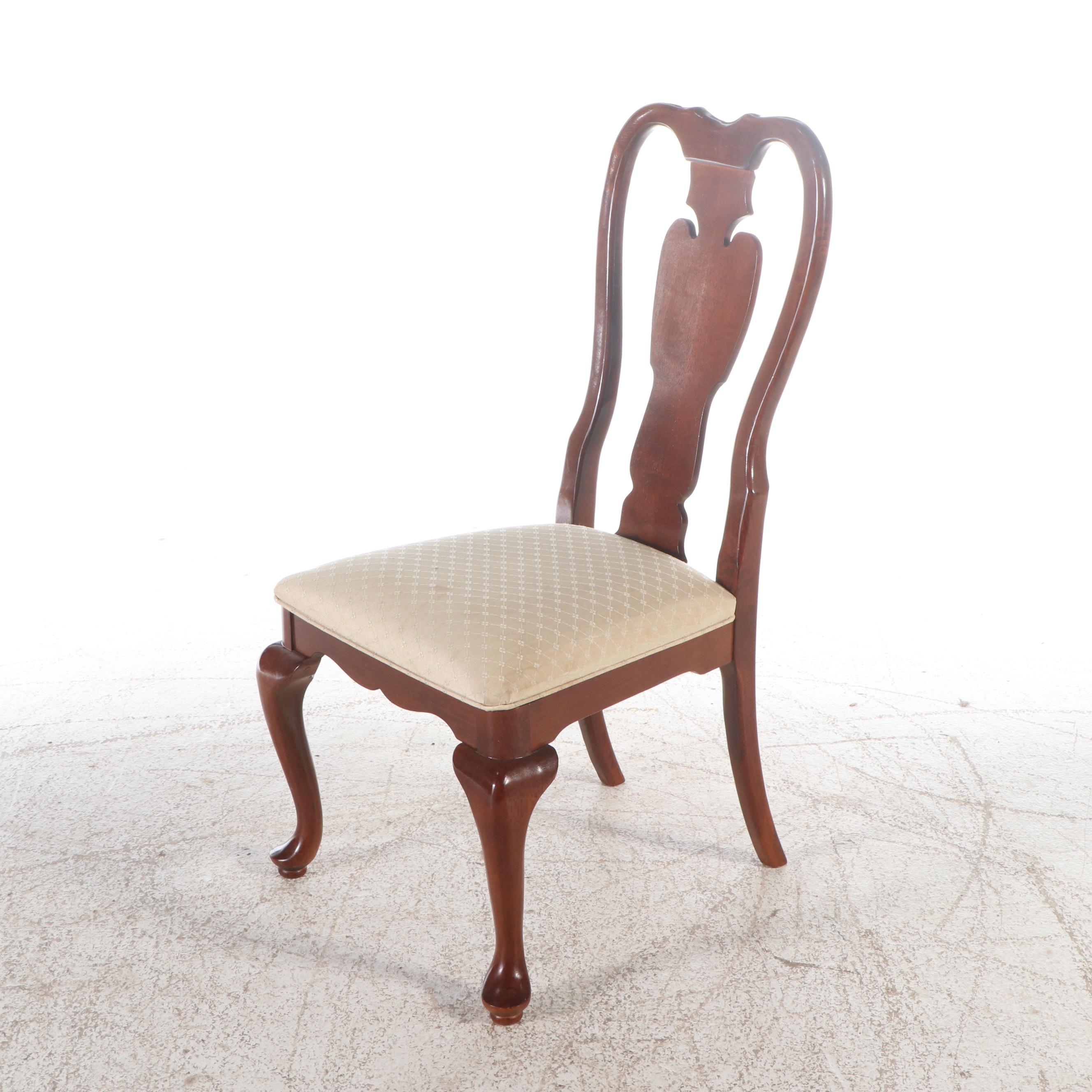 Universal Furniture Queen Anne Style Mahogany Dining Set