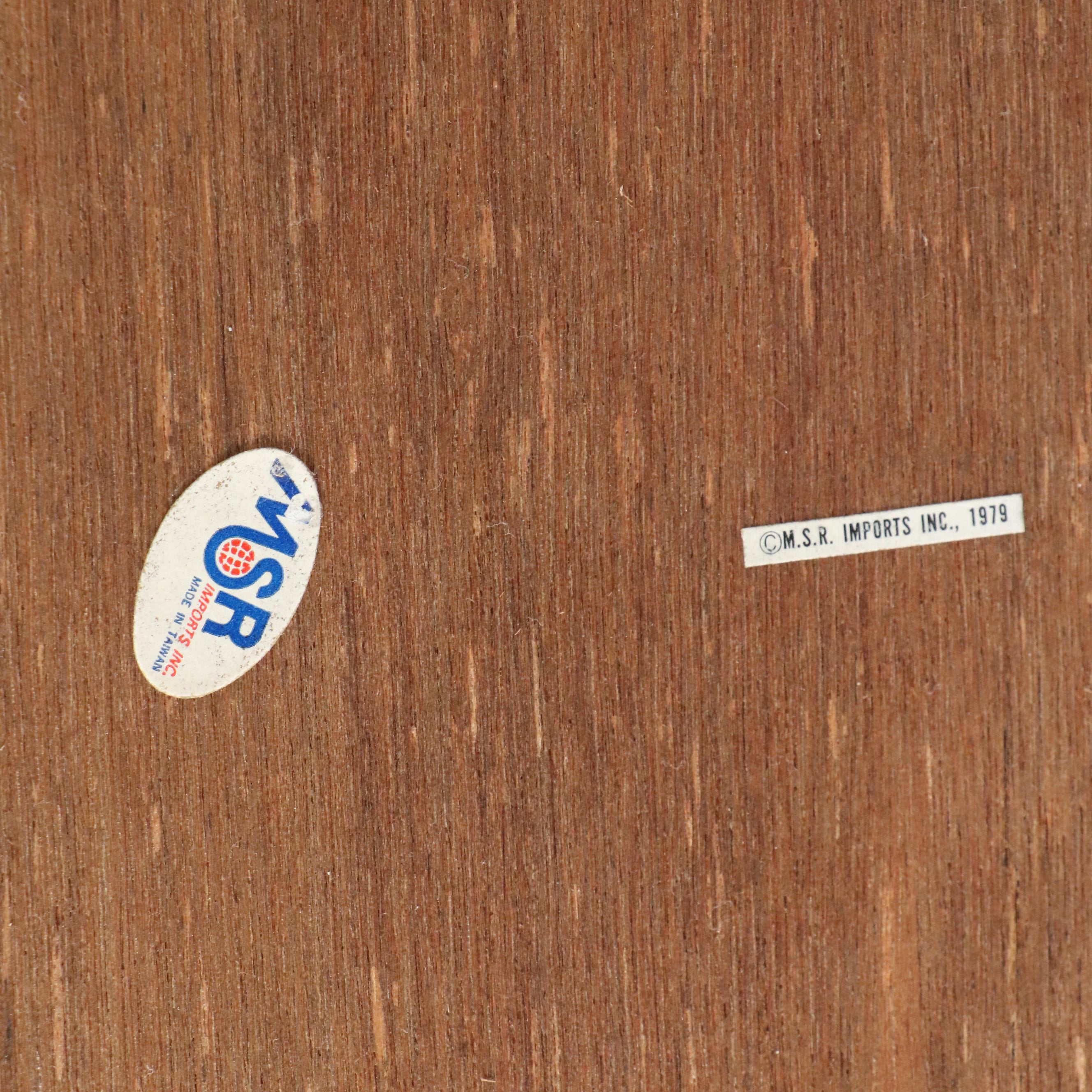 Thimble Collection Including Texas, Mexico, London and More in Display