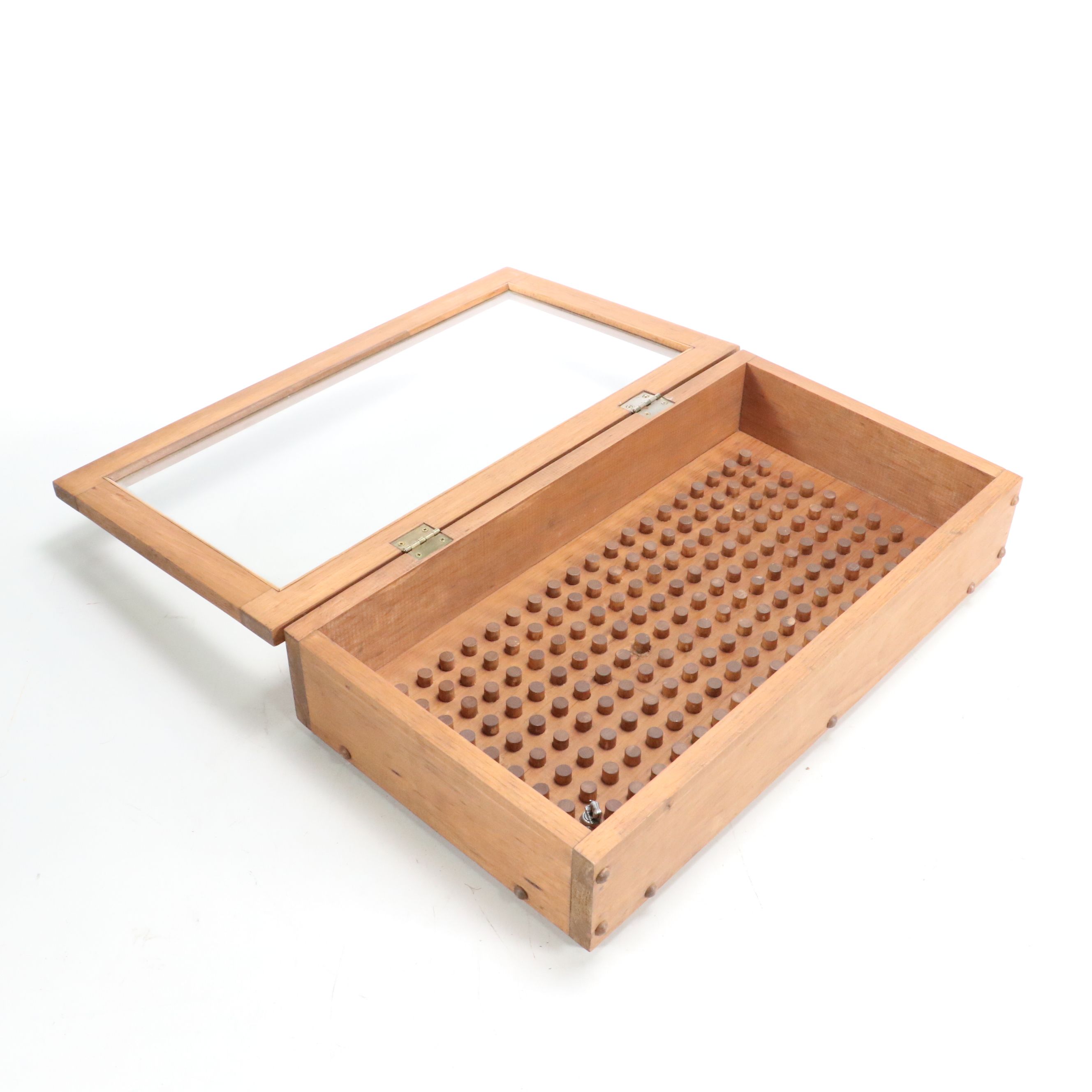 Thimble Collection Including Texas, Mexico, London and More in Display