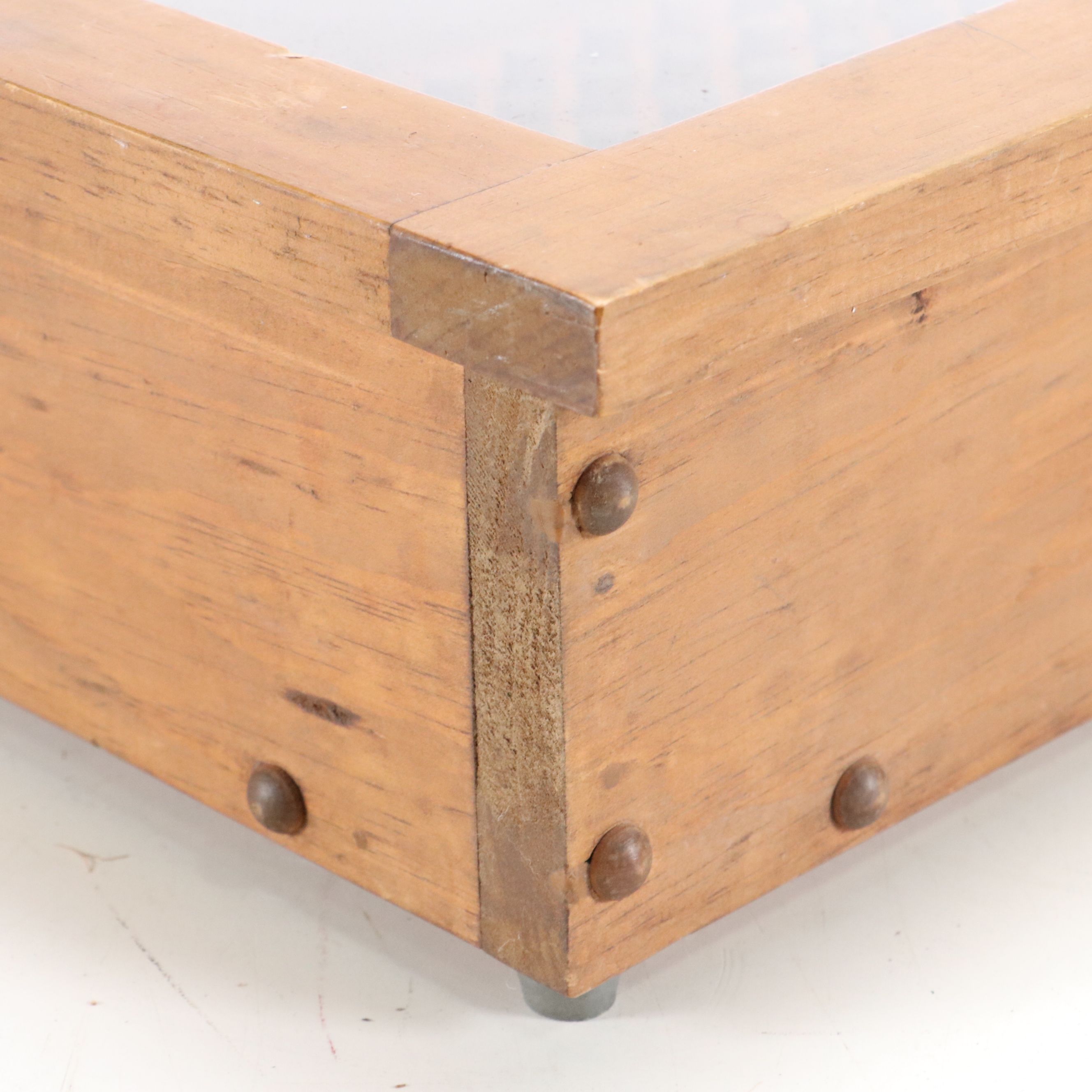 Thimble Collection Including Texas, Mexico, London and More in Display