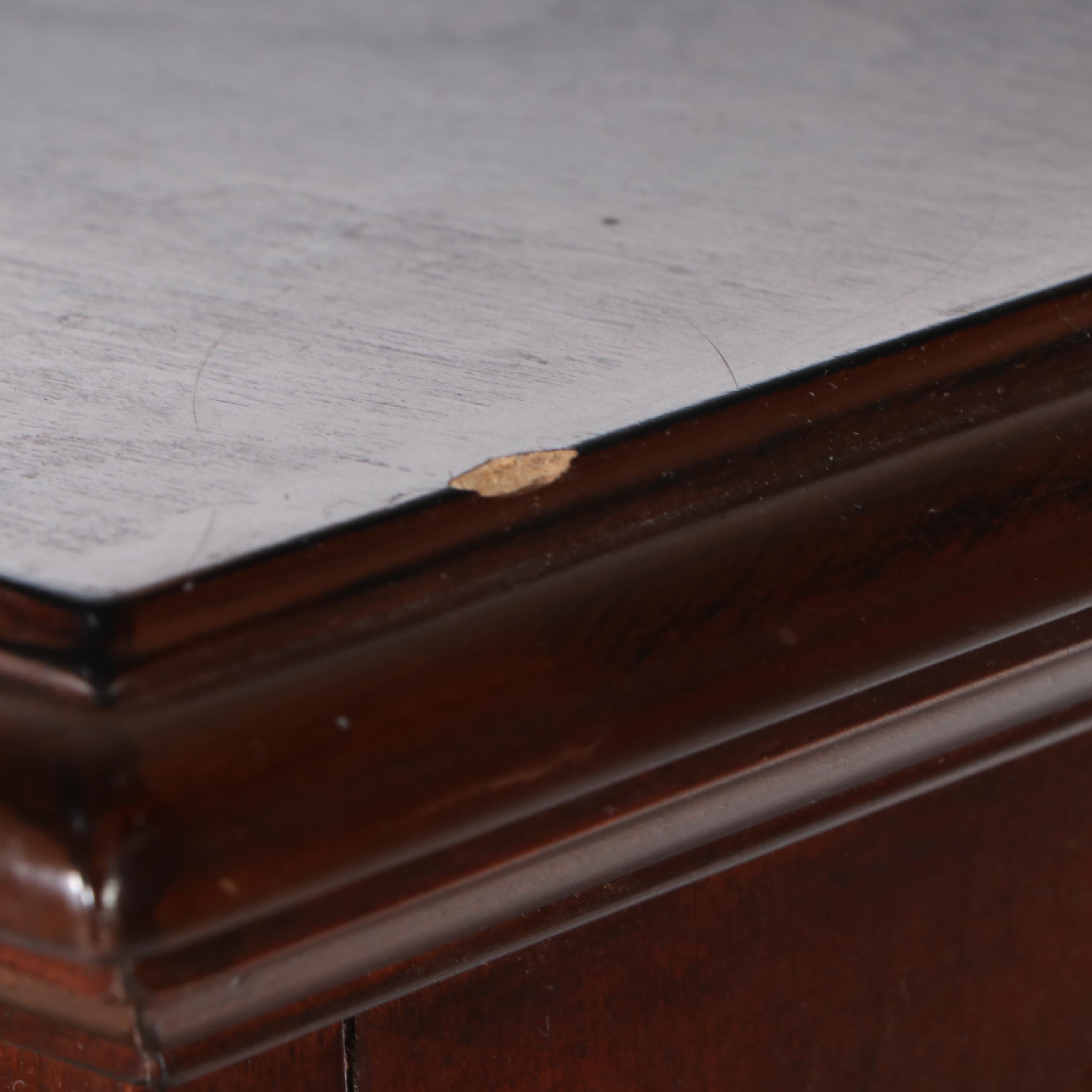 Chippendale Style Mahogany Finish Chest of Drawers