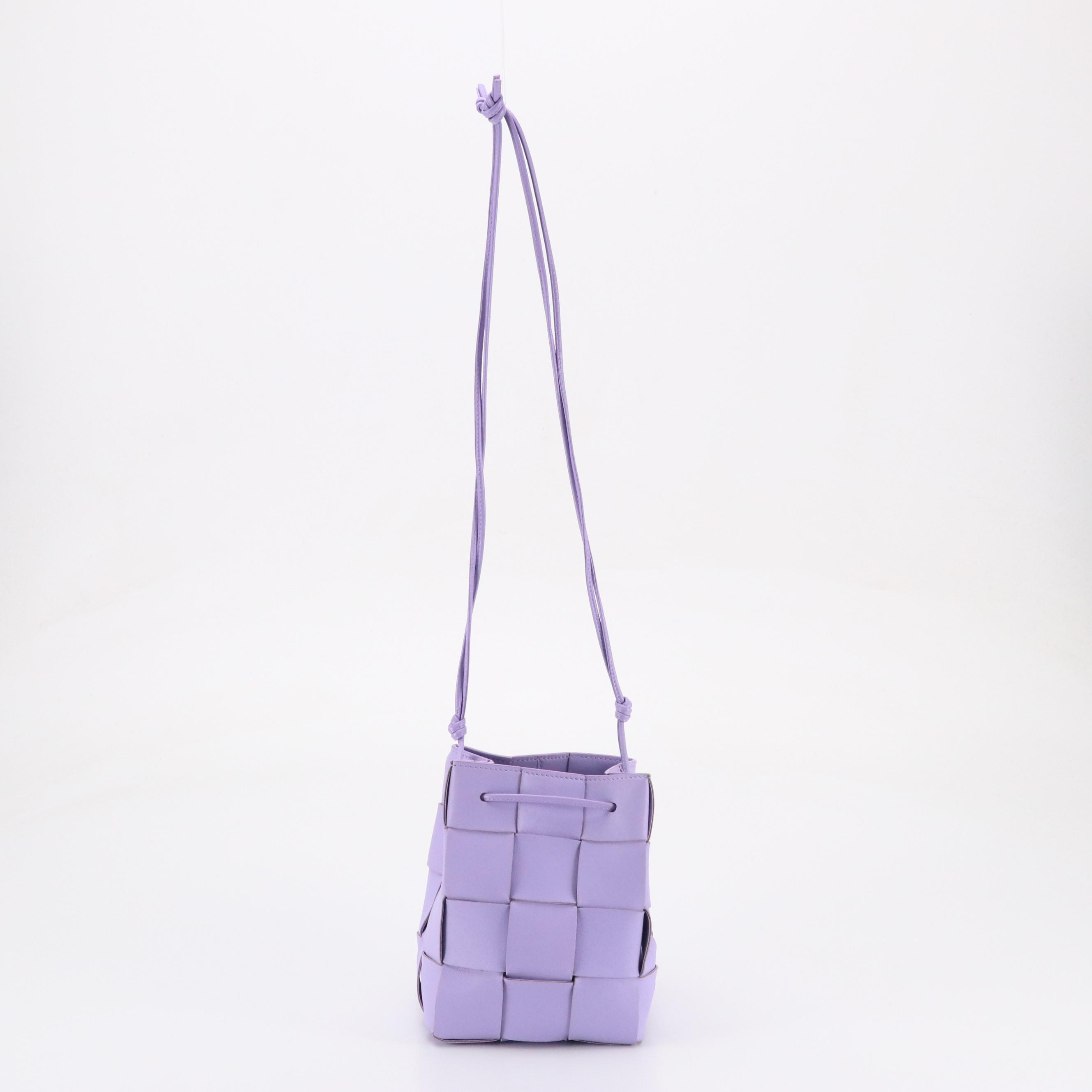 Bottega Veneta Maxi Intrecciato Leather Small Cassette Bucket Bag in Wisteria