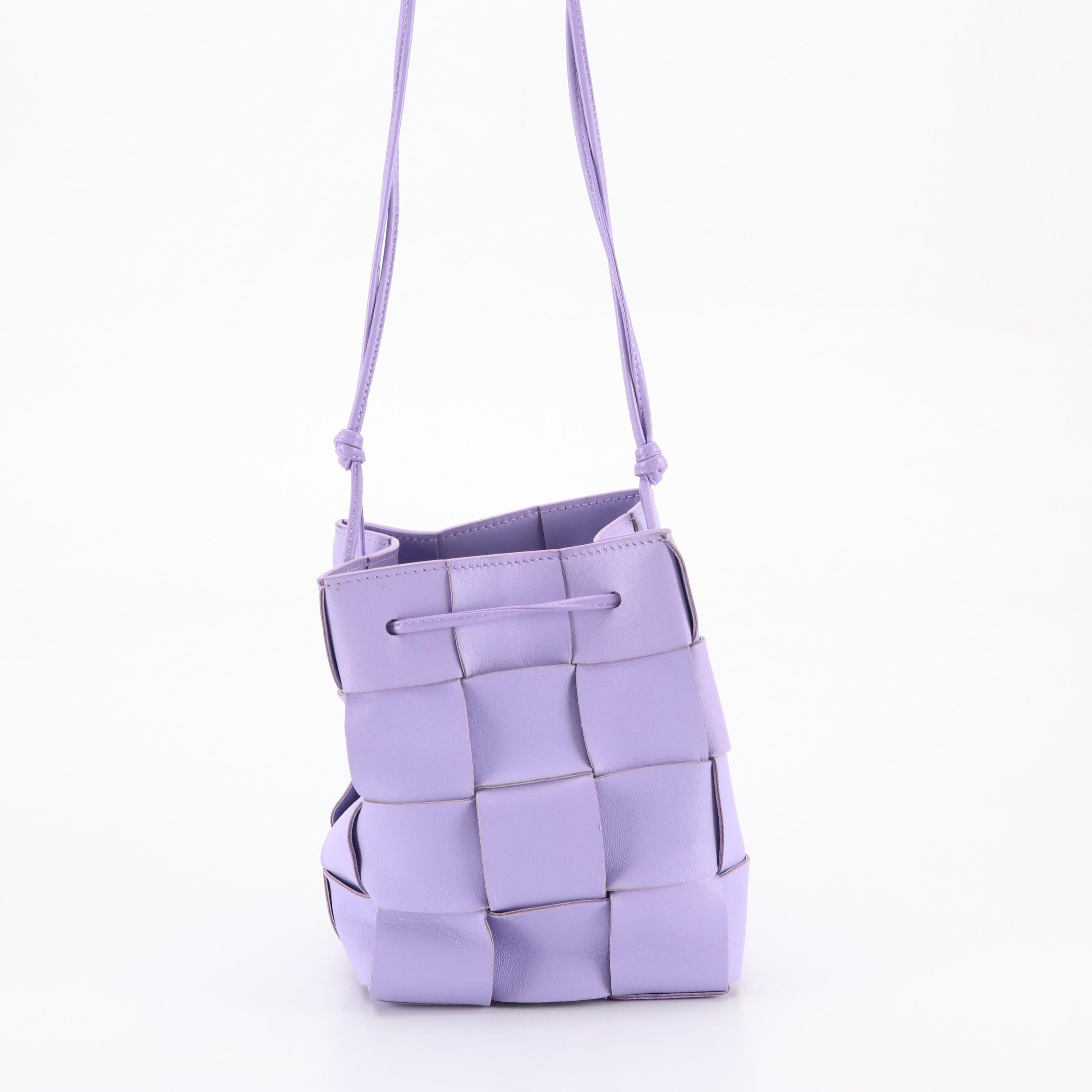 Bottega Veneta Maxi Intrecciato Leather Small Cassette Bucket Bag in Wisteria
