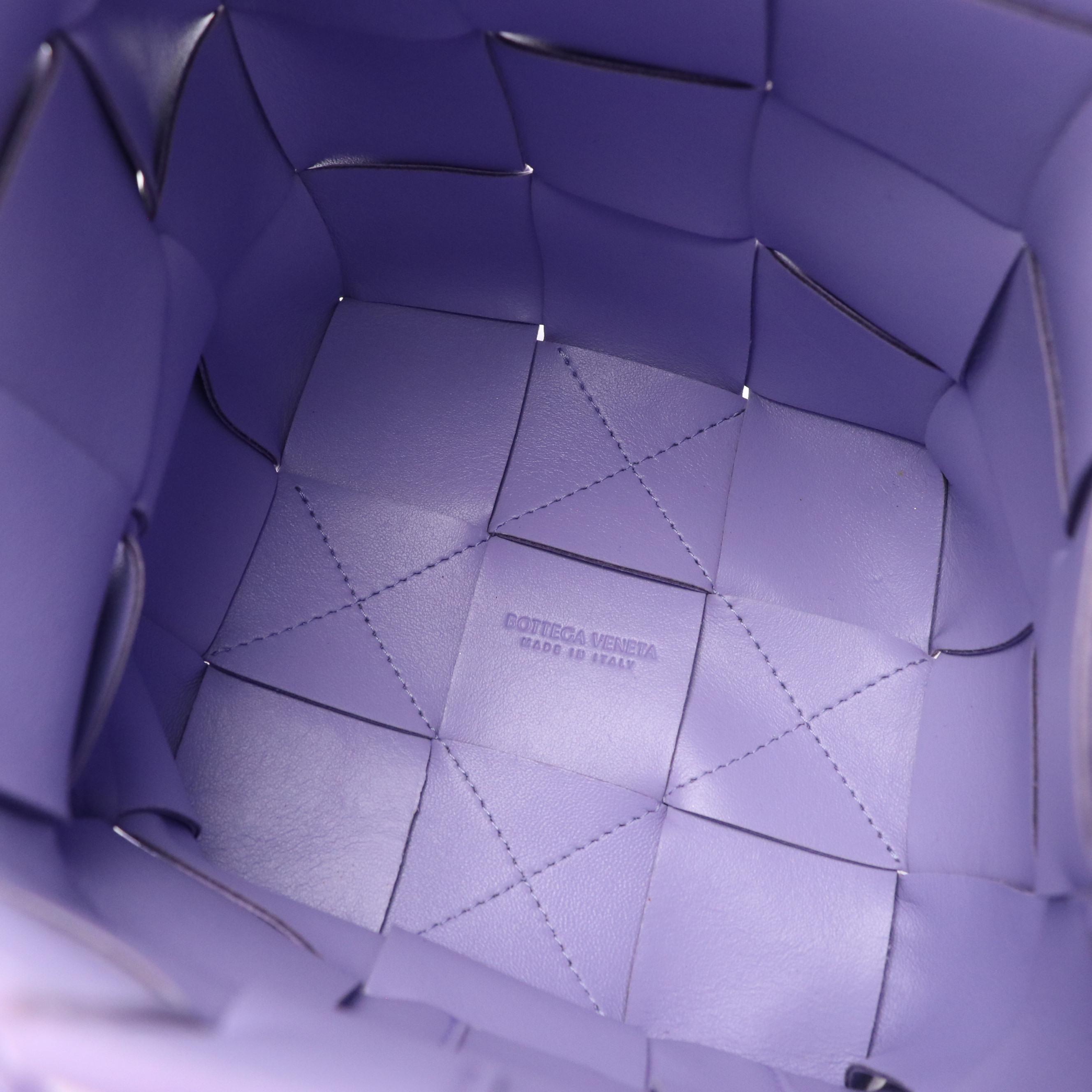 Bottega Veneta Maxi Intrecciato Leather Small Cassette Bucket Bag in Wisteria