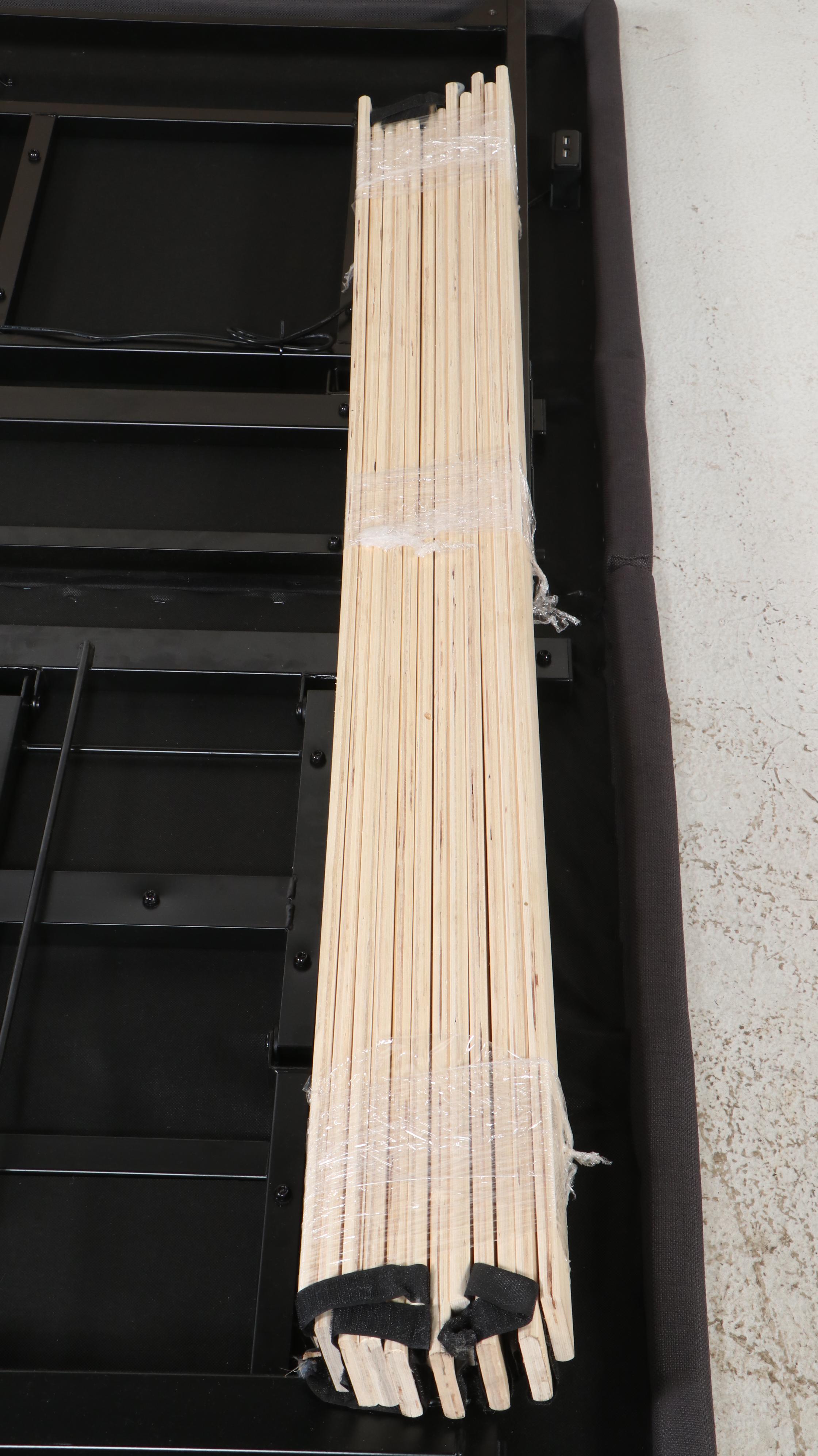 Modern Tufted Linen Queen Bed Frame