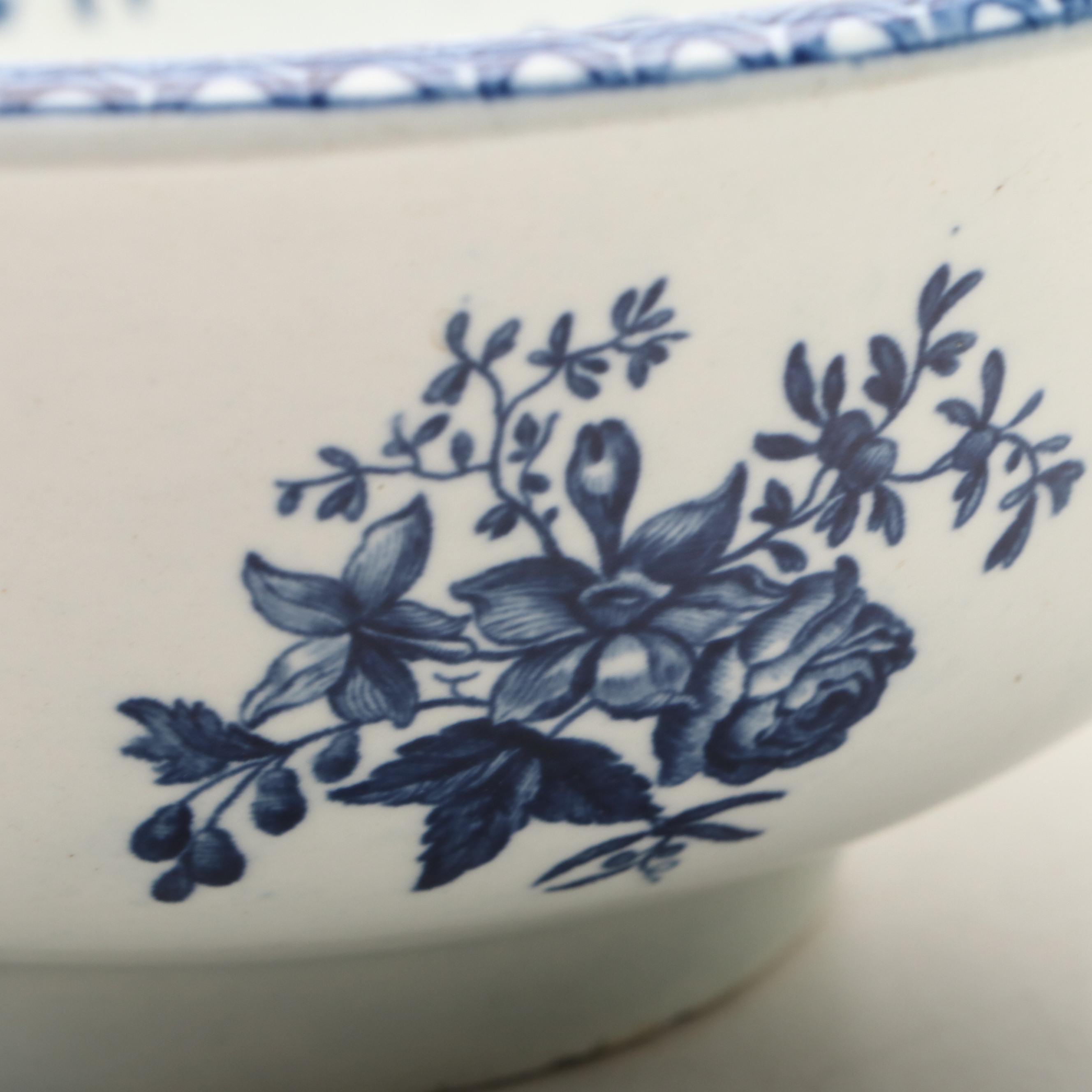 Worcester Dr. Wall Period Blue and White Porcelain Bottle and Bowl, 1751–1783