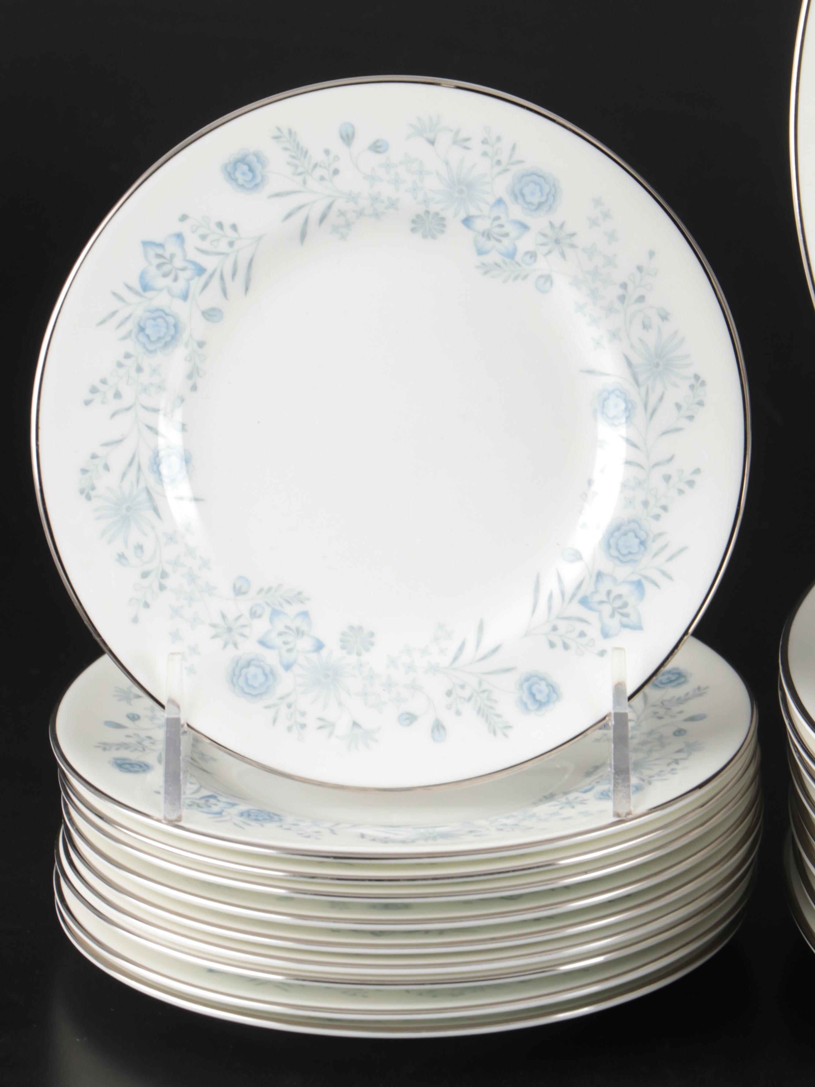 Wedgwood "Belle Fleur" Bone China Dinnerware, Mid to Late 20th Century