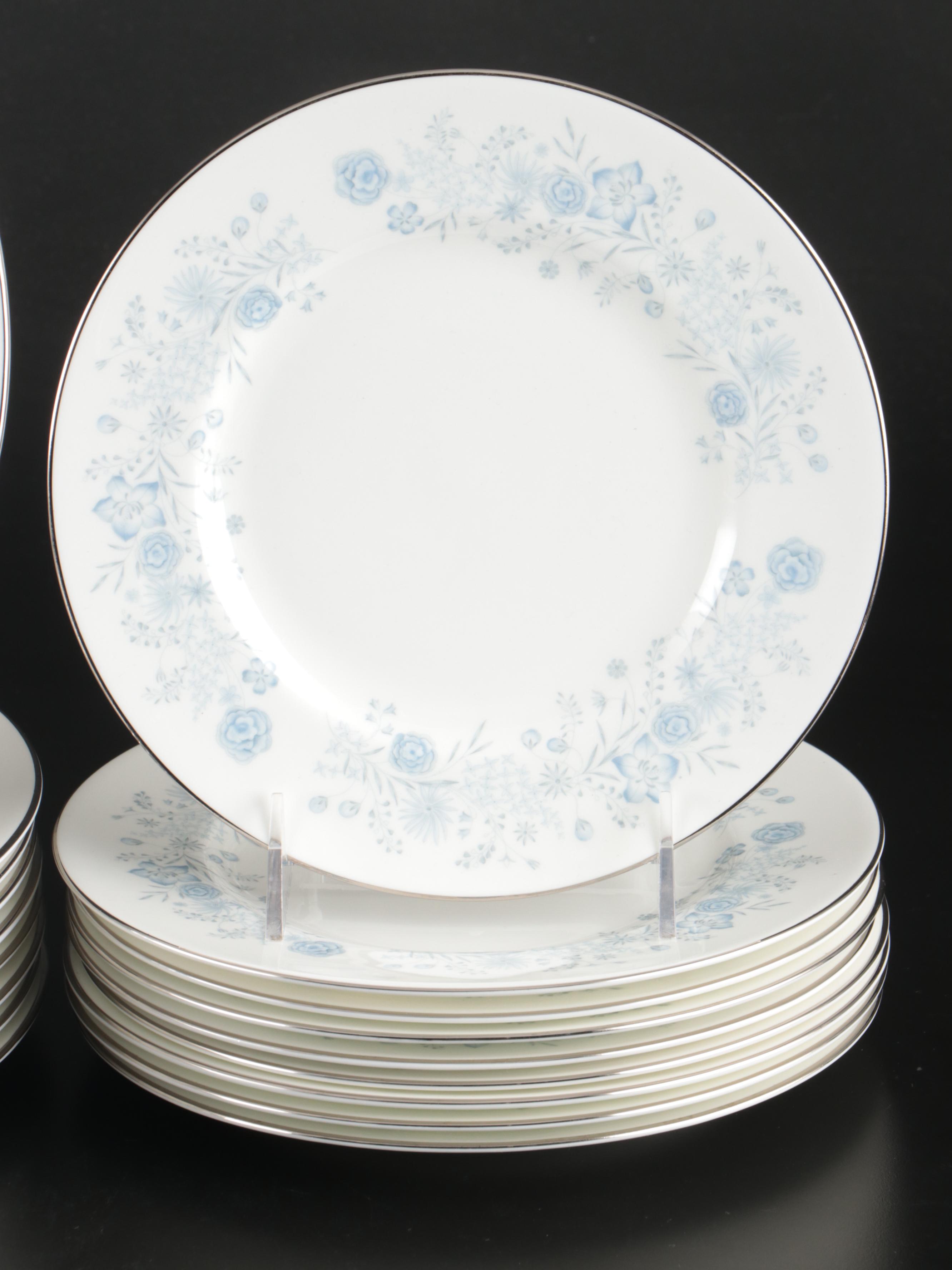 Wedgwood "Belle Fleur" Bone China Dinnerware, Mid to Late 20th Century