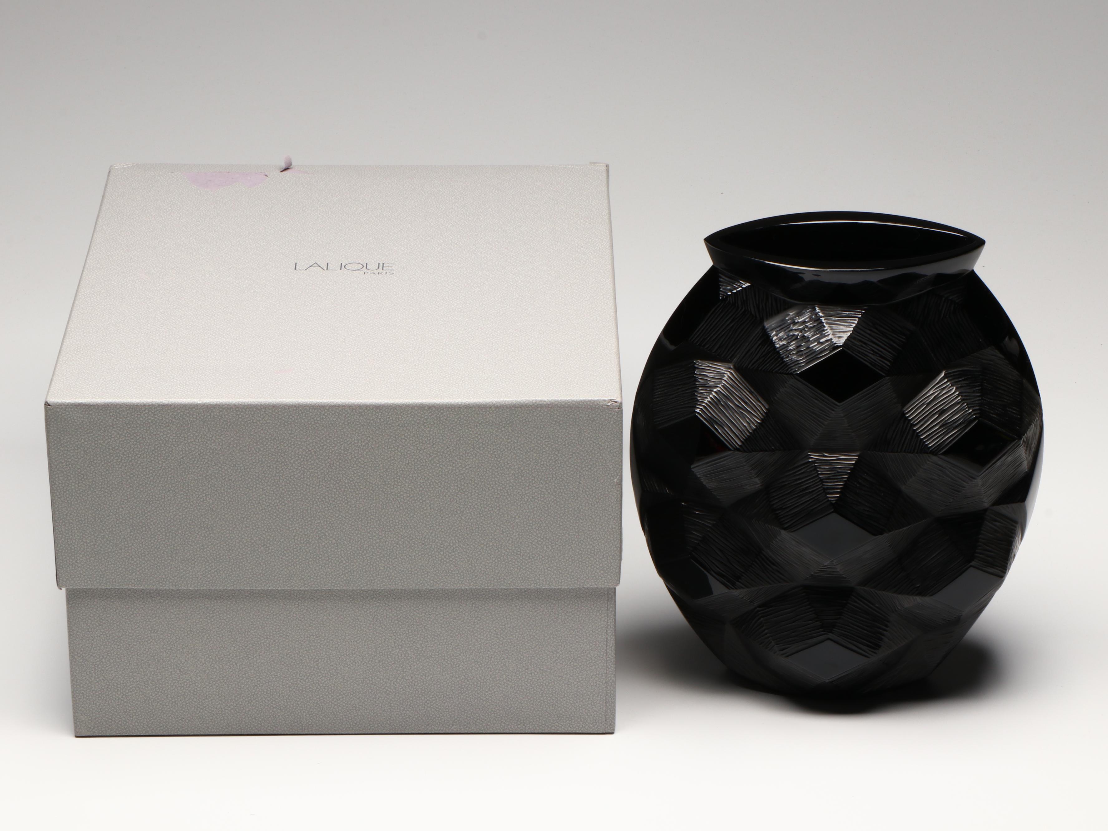 Lalique Limited Edition "Tortue" Noire Crystal Vase