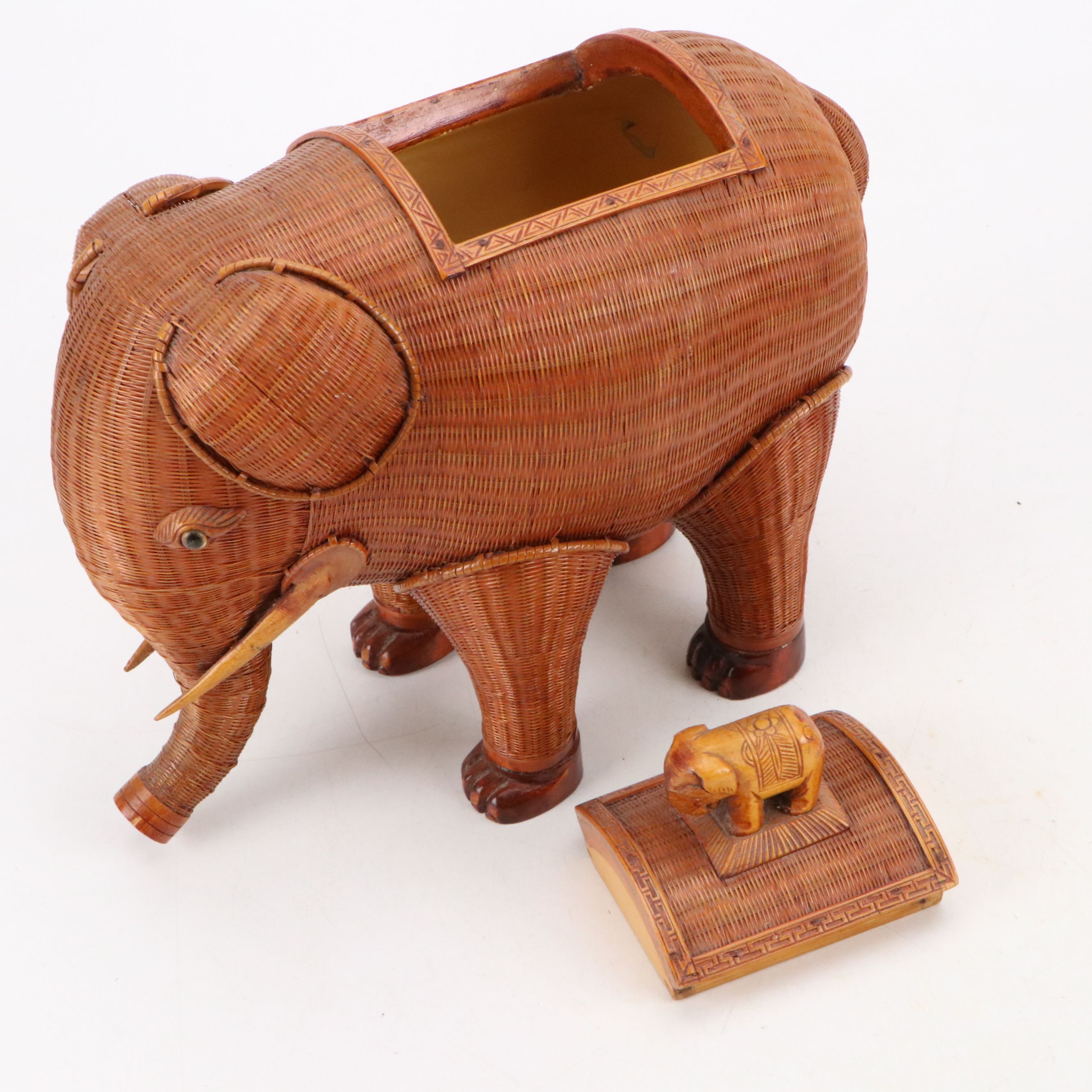 Shanghai Handicrafts Woven Wicker Elephant Box and Duck Baskets