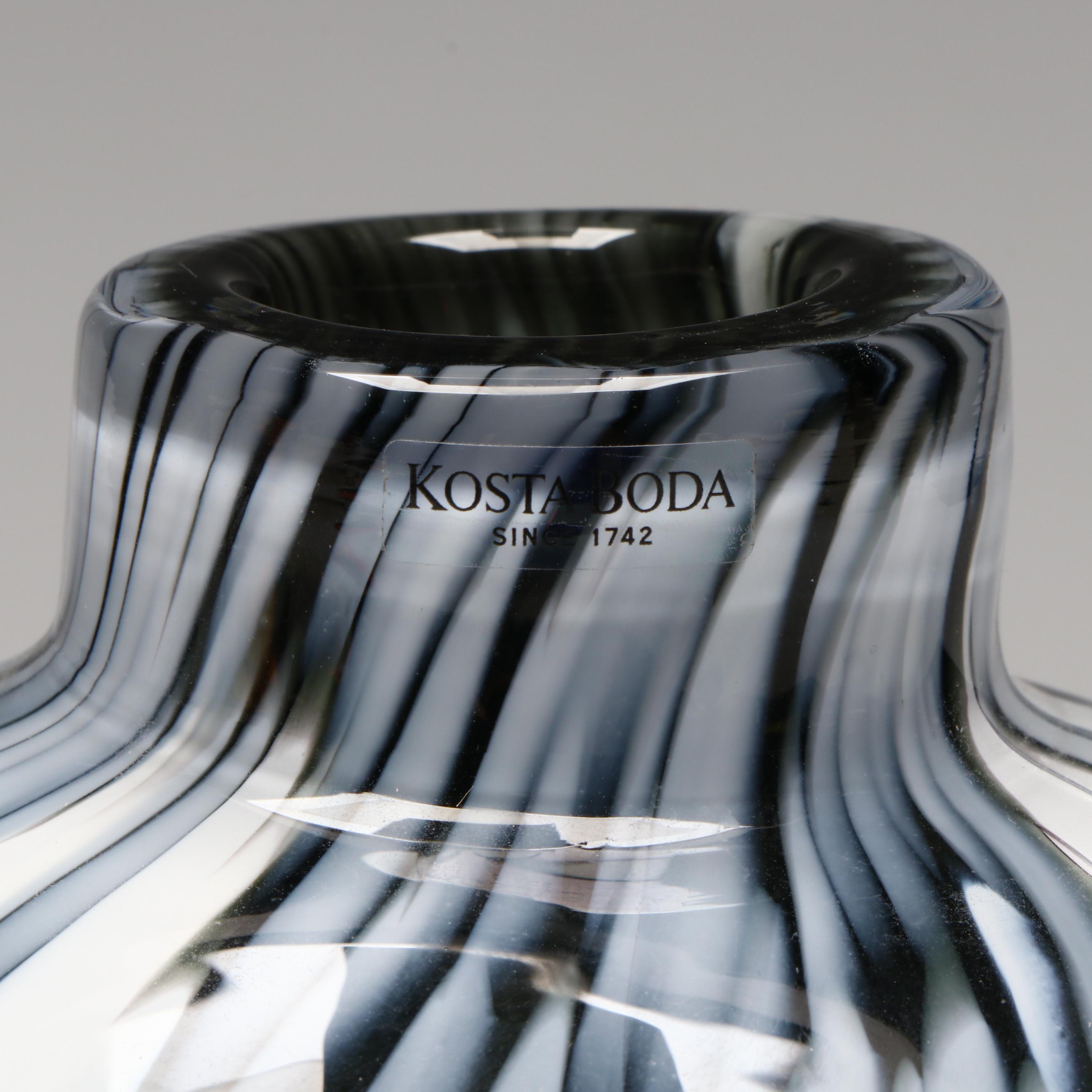 Ann Wåhlström for Kosta Boda "Nest" Art Glass Egg Vase, Late 20th Century