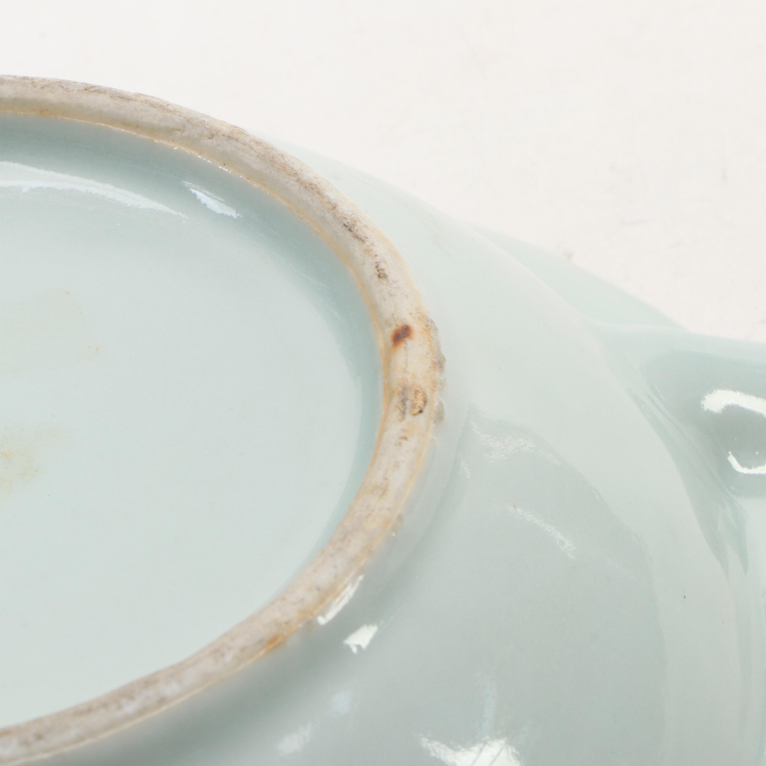 Chinese Export Porcelain Canton Warming Plate with Platters and Plate