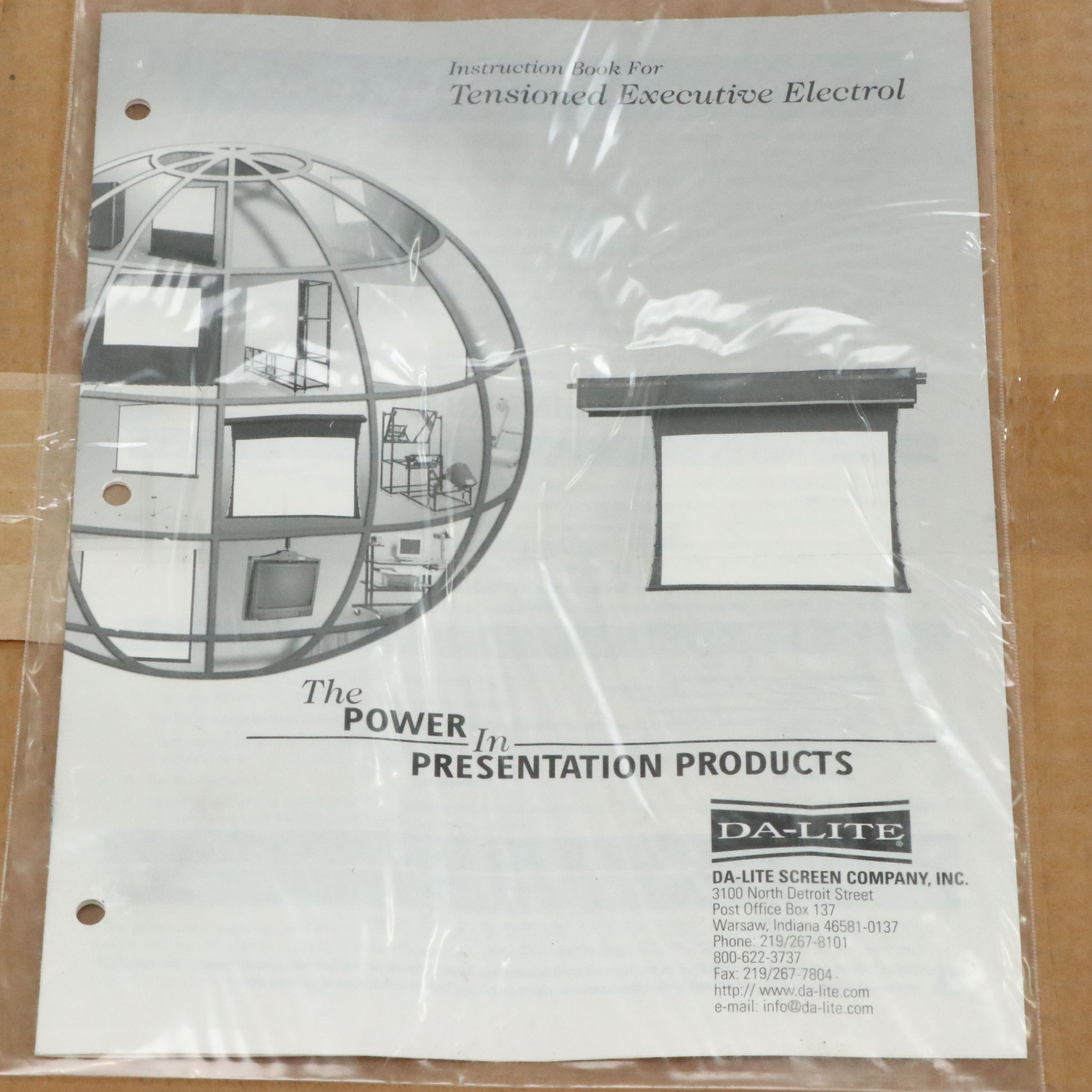 Da-Lite Tensioned Executive Projection Screen