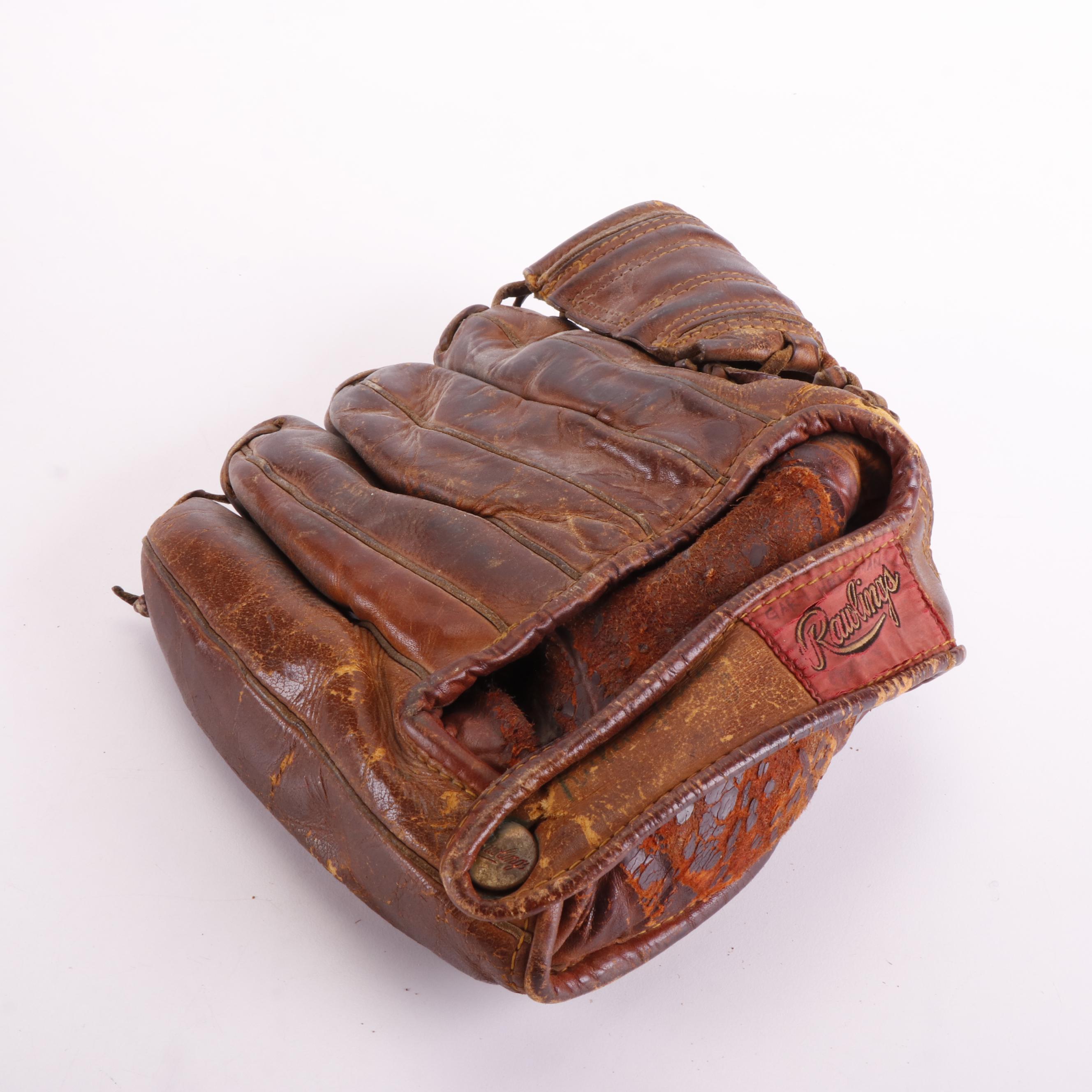 1960 Cincinnati Reds Team Signed Baseball with Glove and More