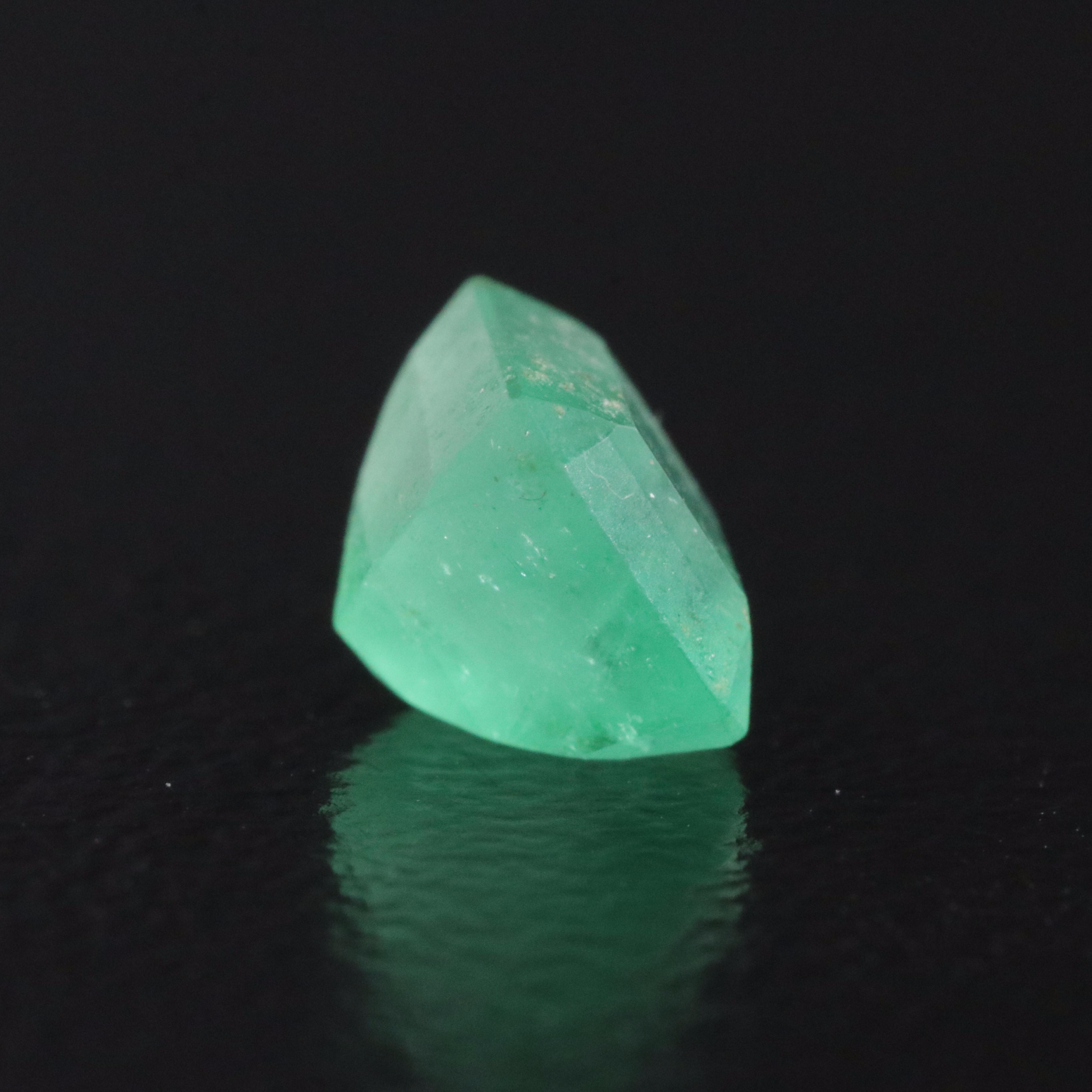 Loose 0.99 CT Emerald