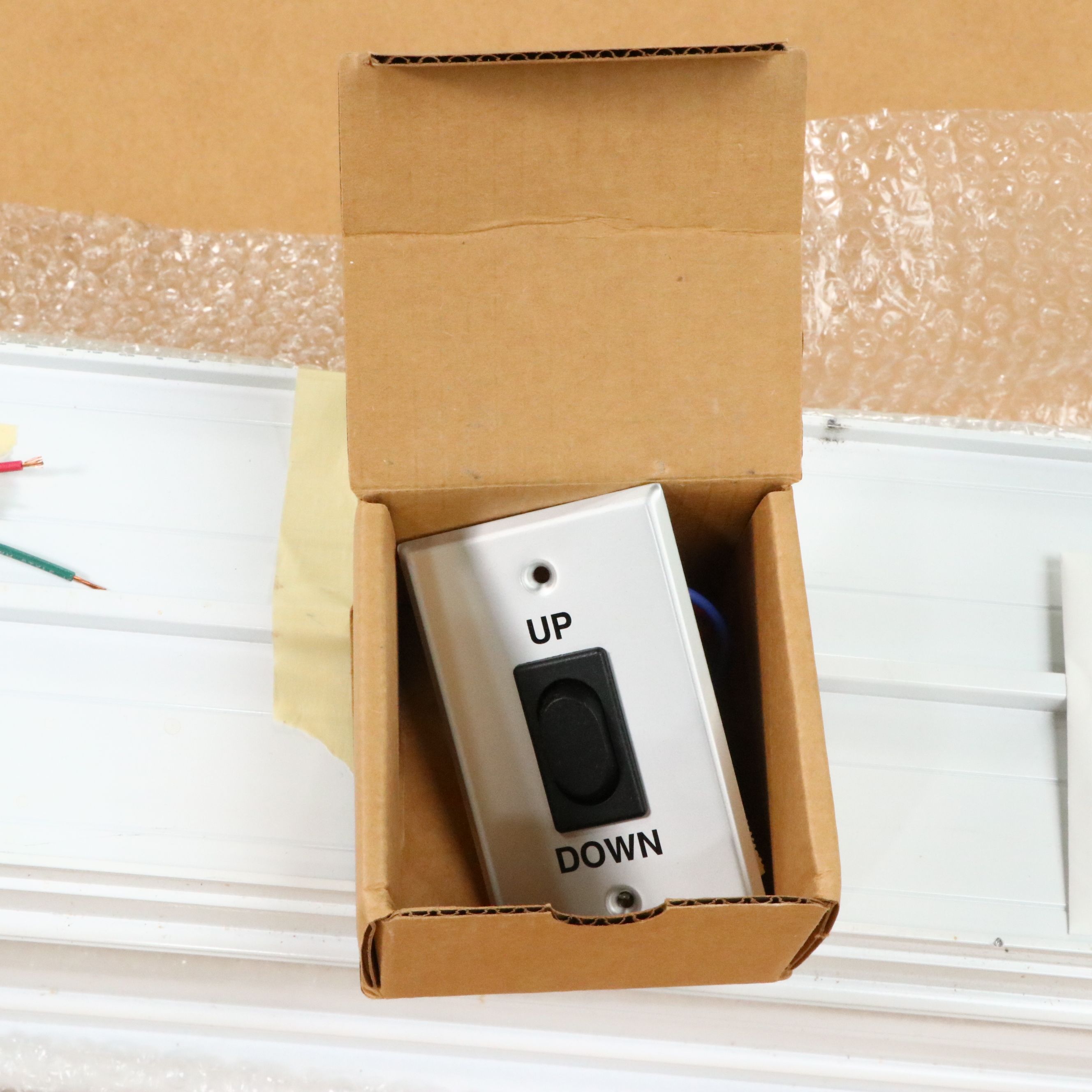 Draper Access Series E Ceiling Recess Housed Electronic Projector Screen, Remote